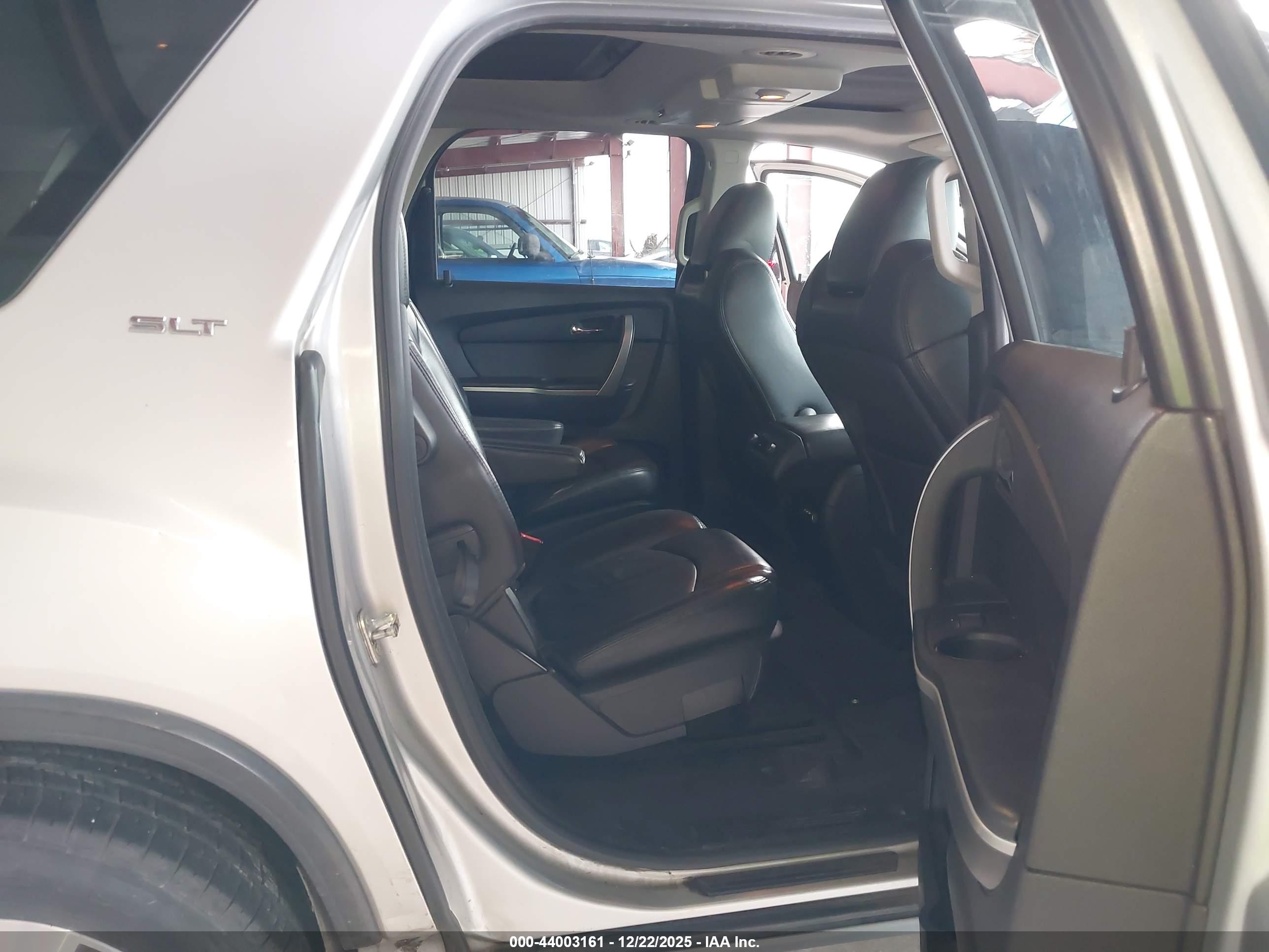 GMC ACADIA image 8