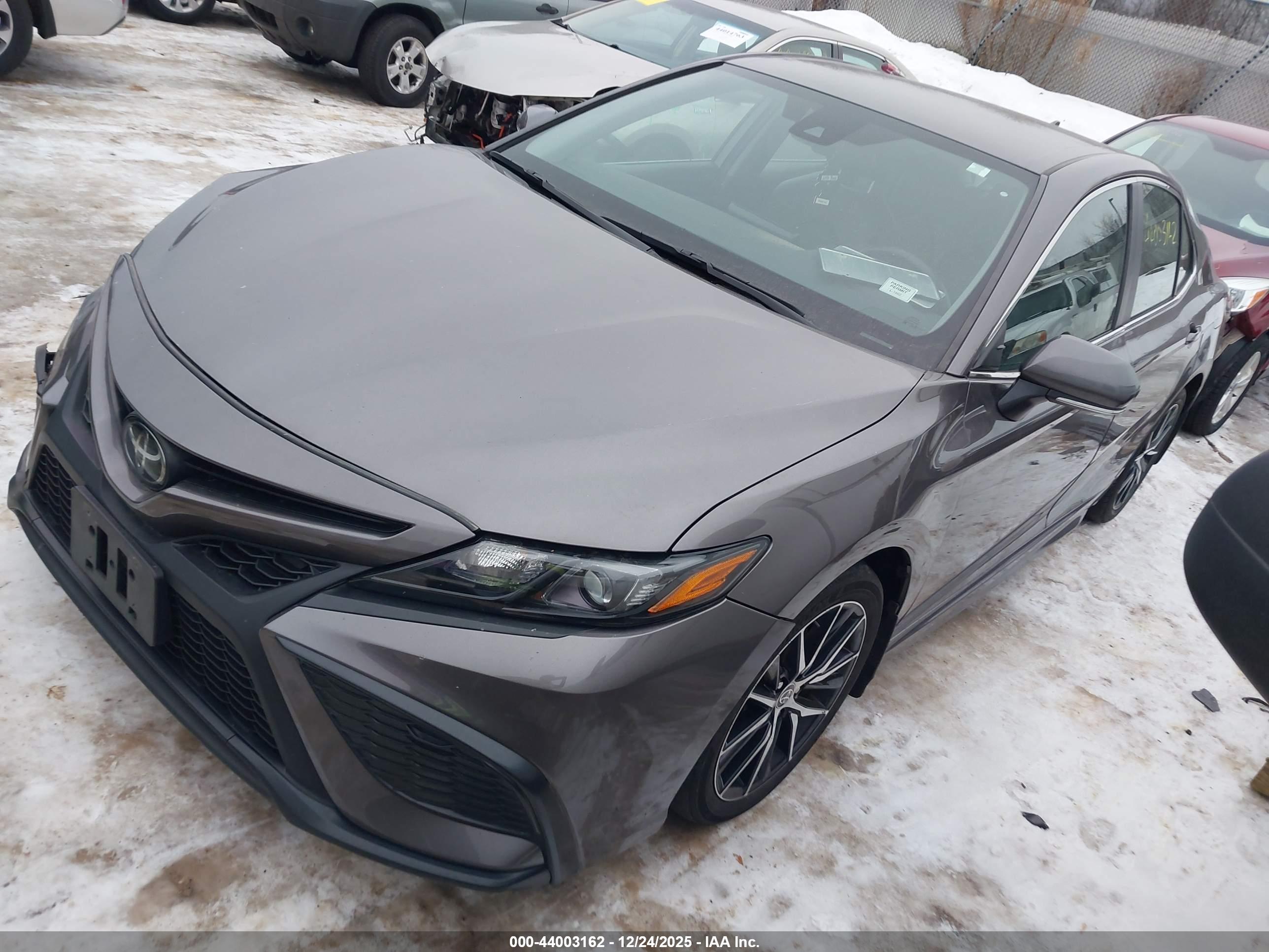 TOYOTA CAMRY image 2