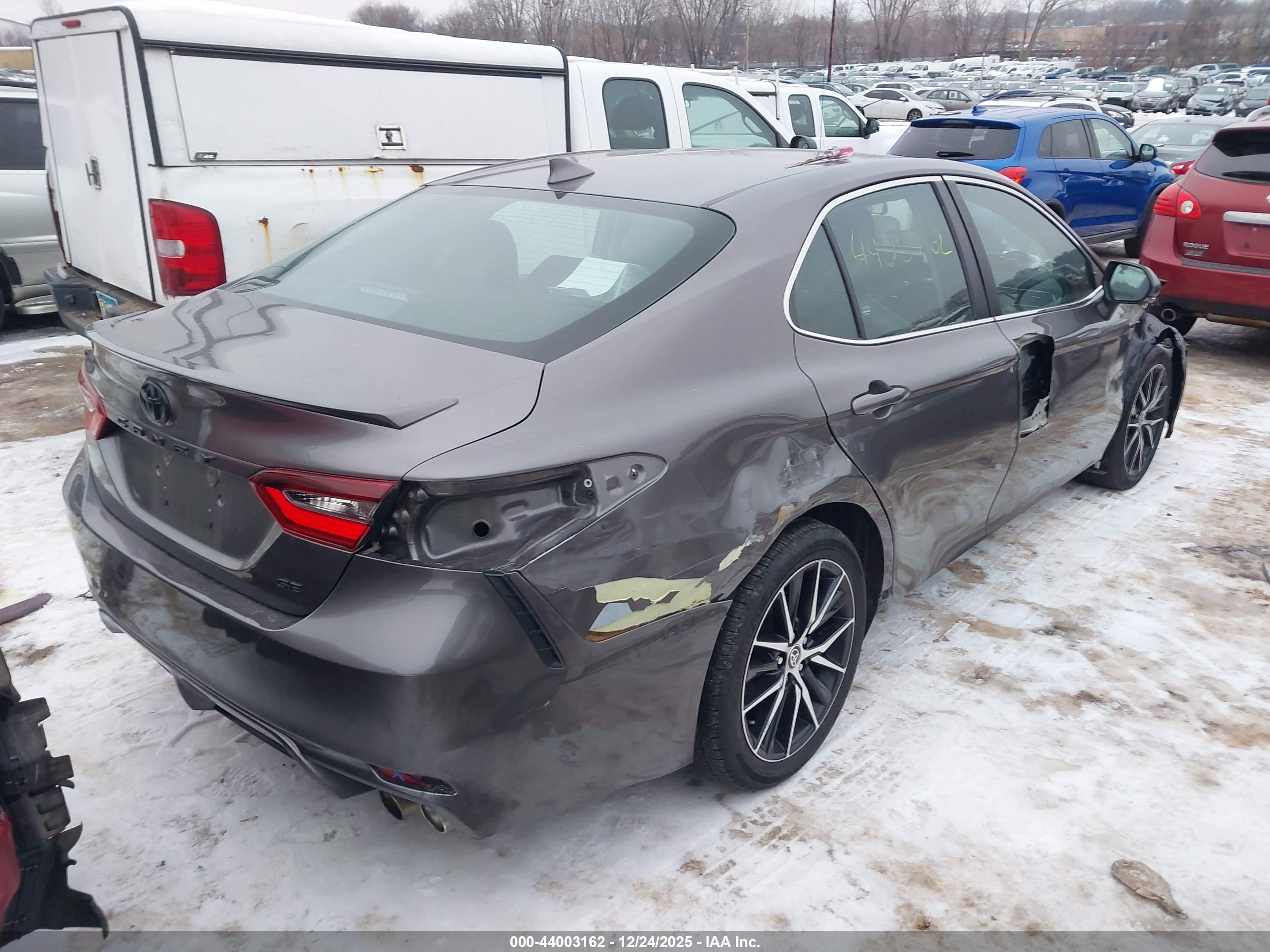 TOYOTA CAMRY image 4