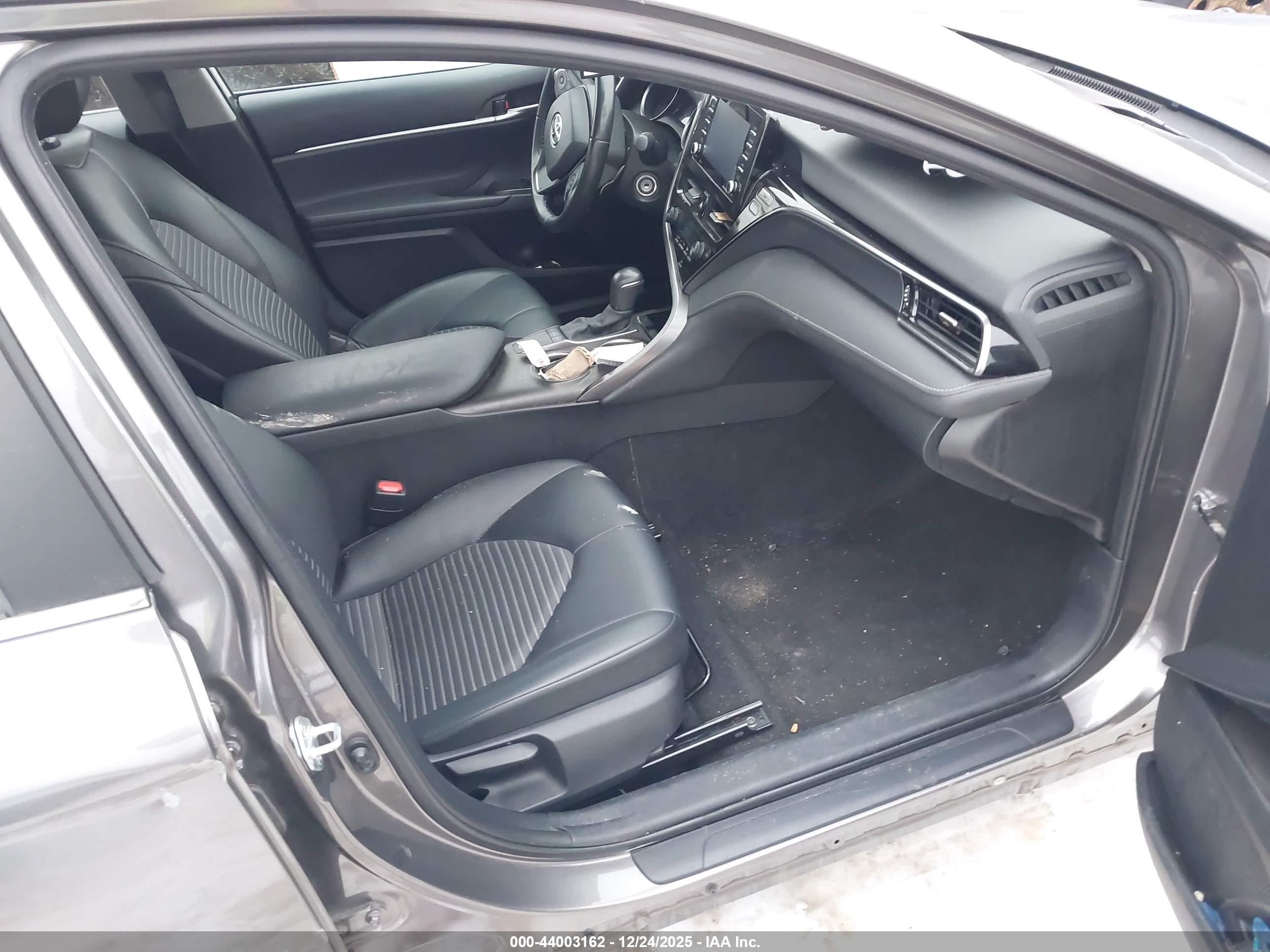 TOYOTA CAMRY image 5