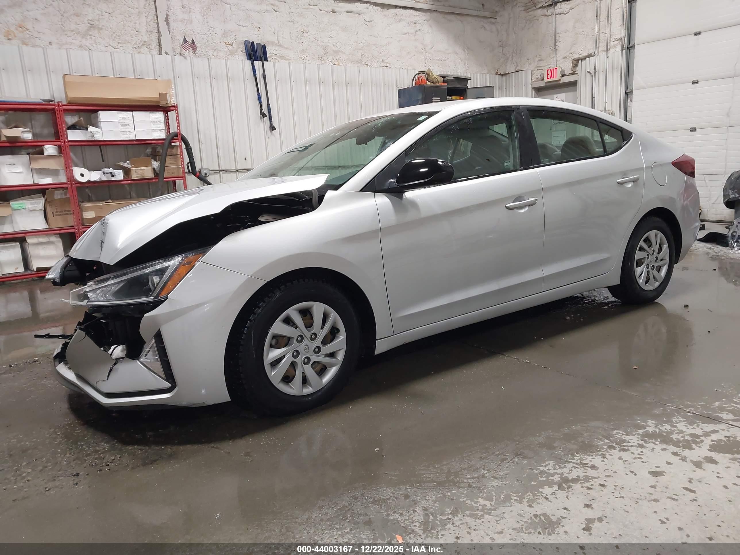 HYUNDAI ELANTRA image 2
