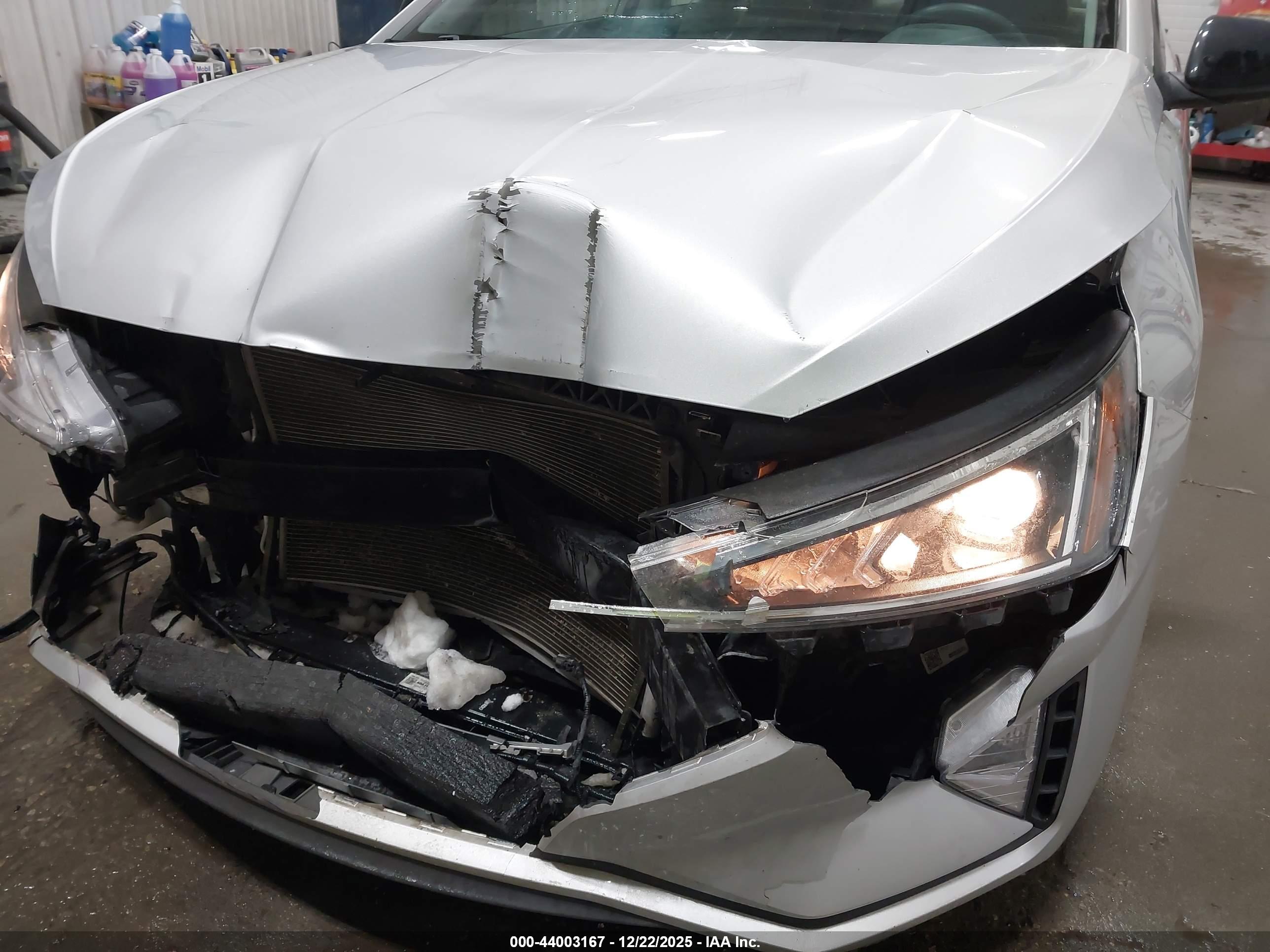 HYUNDAI ELANTRA image 6