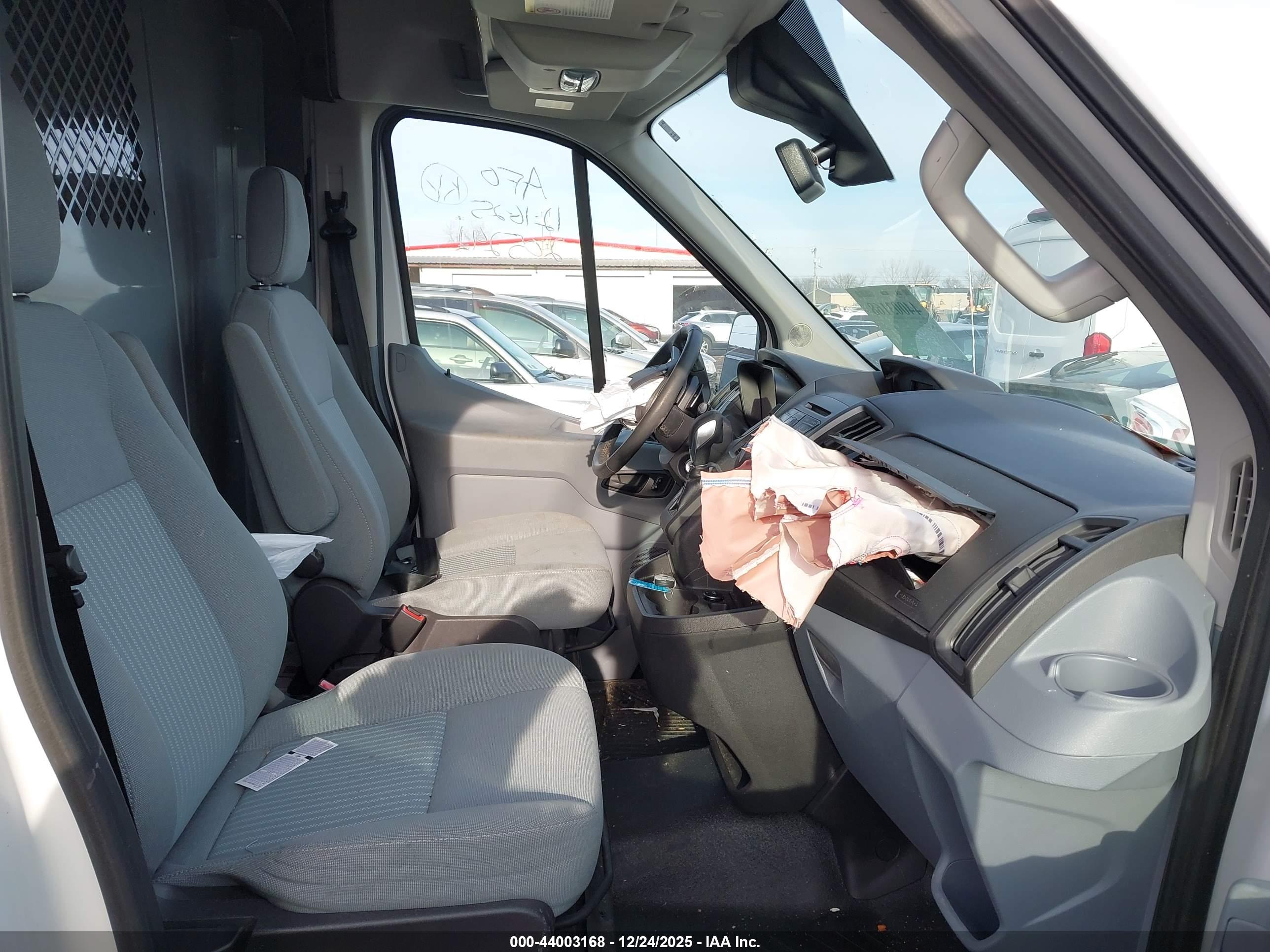 FORD TRANSIT-150 image 5