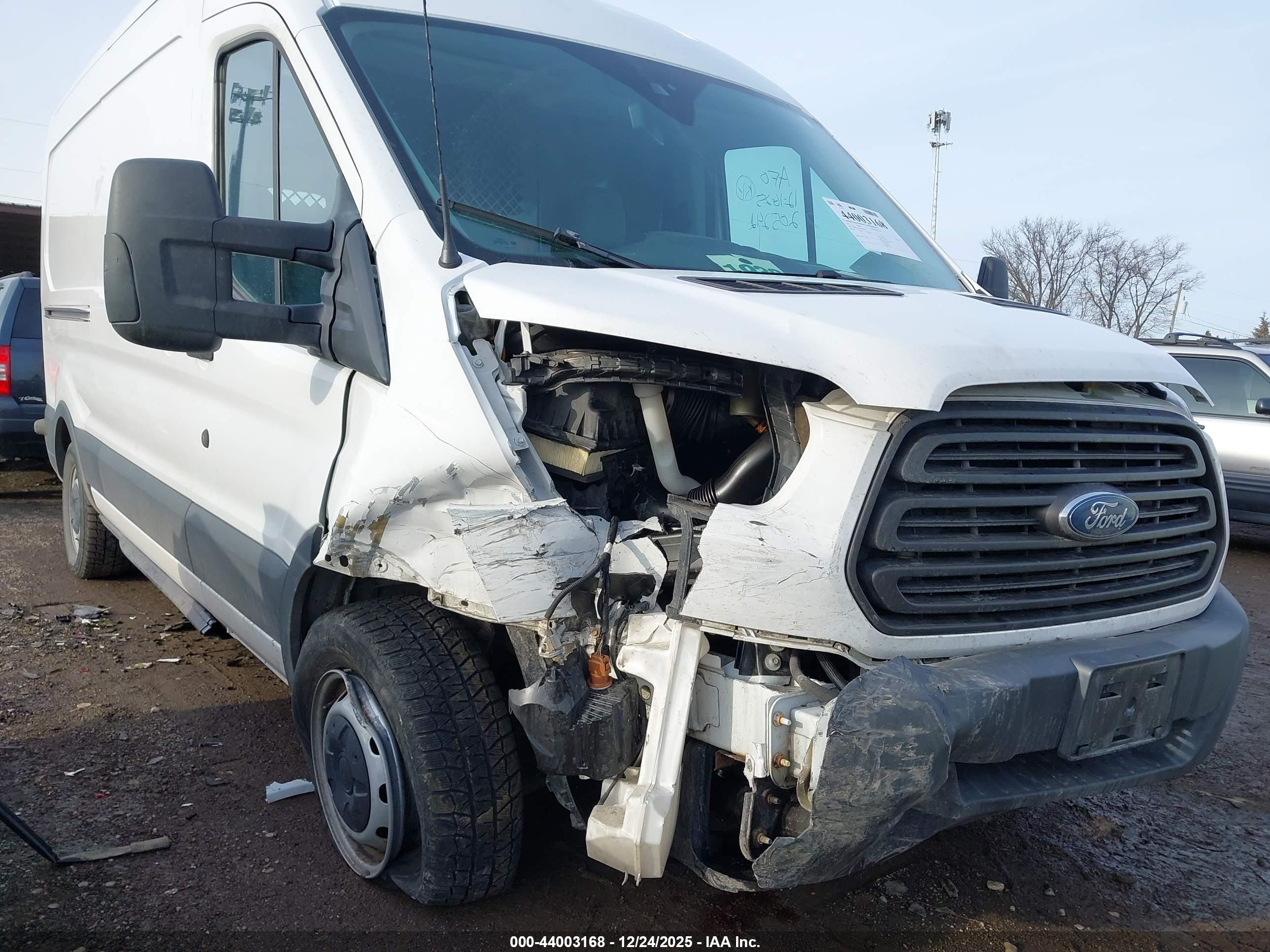 FORD TRANSIT-150 image 6
