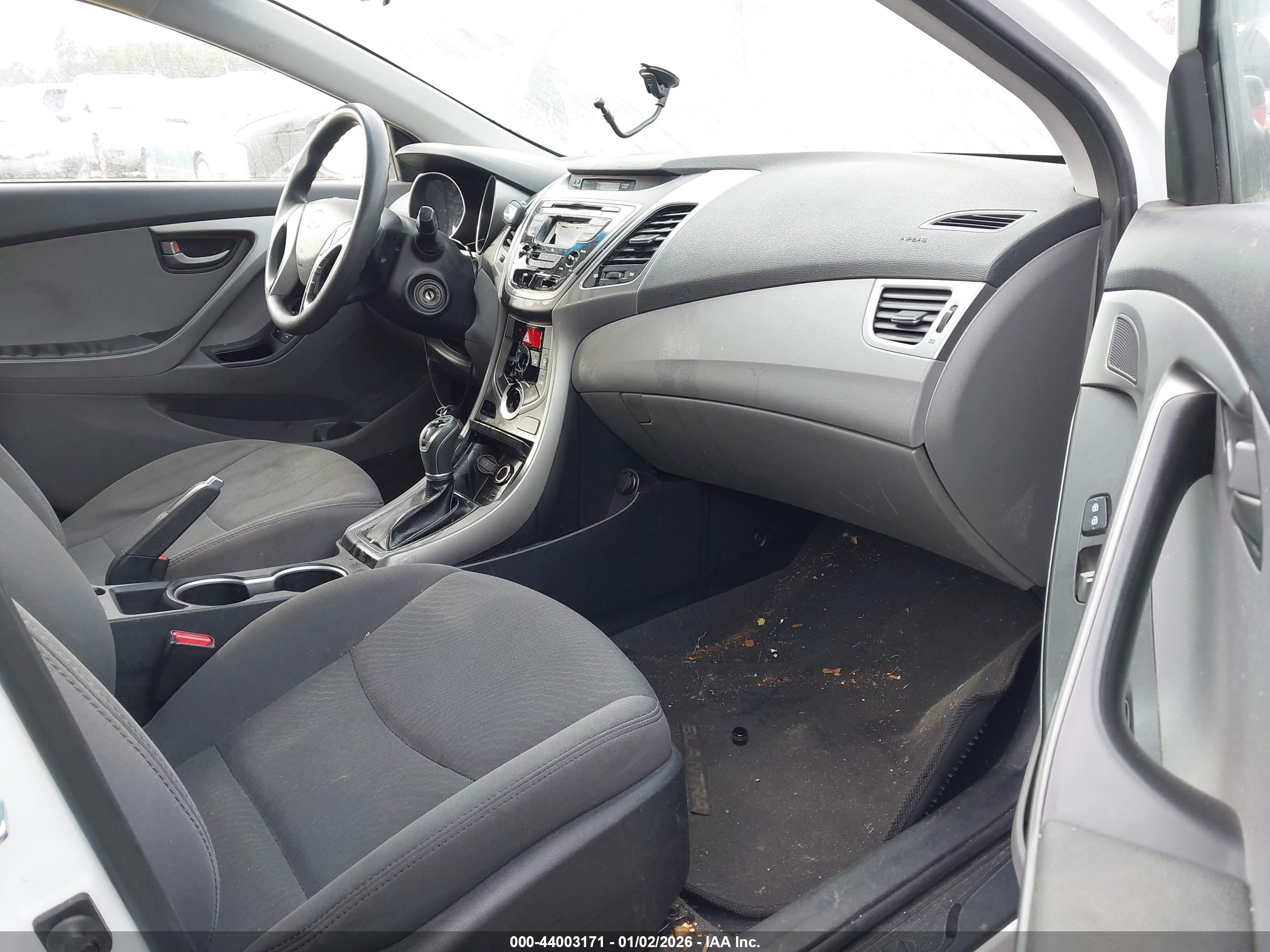HYUNDAI ELANTRA image 5