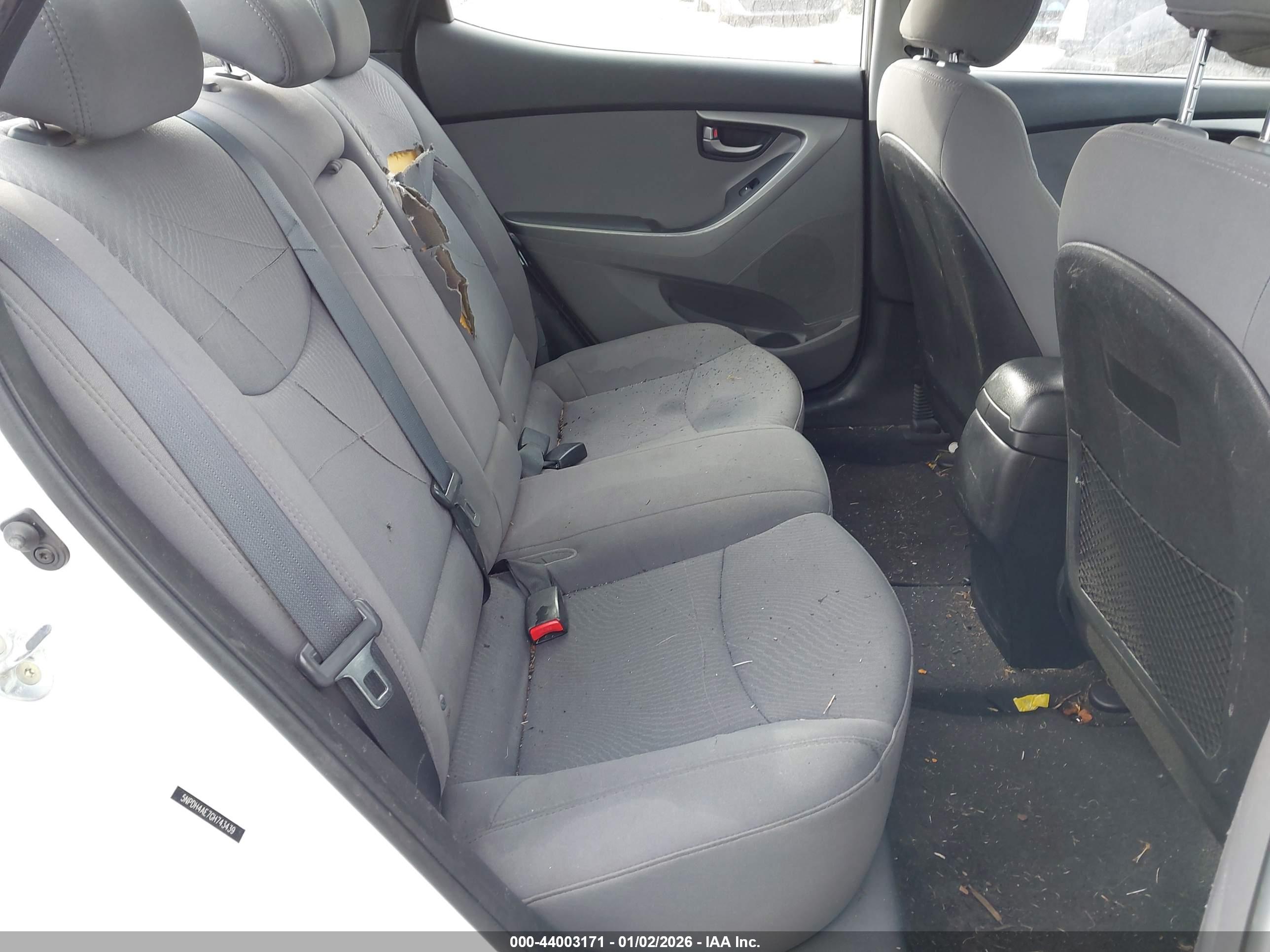 HYUNDAI ELANTRA image 8