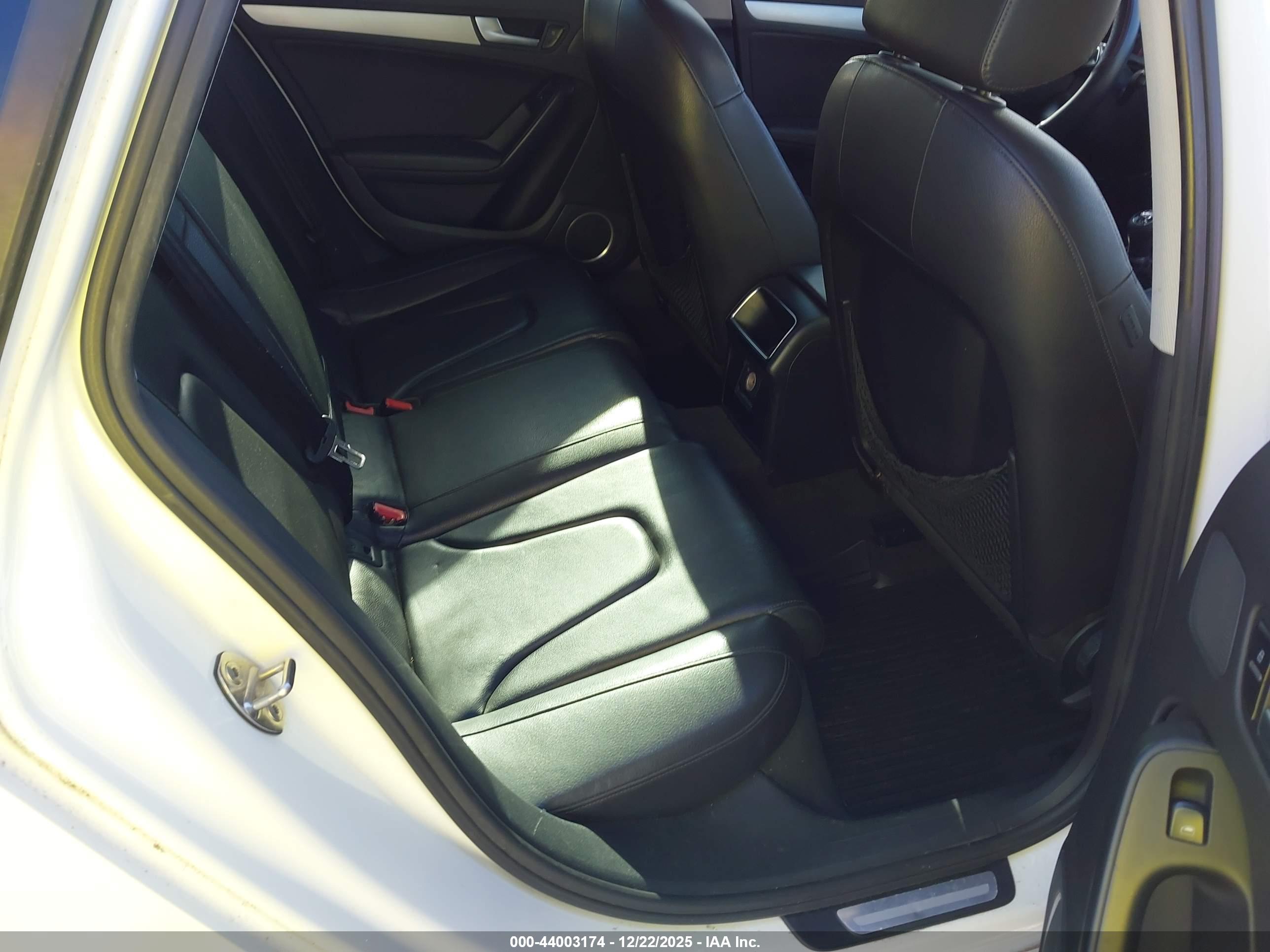 AUDI A4 image 8
