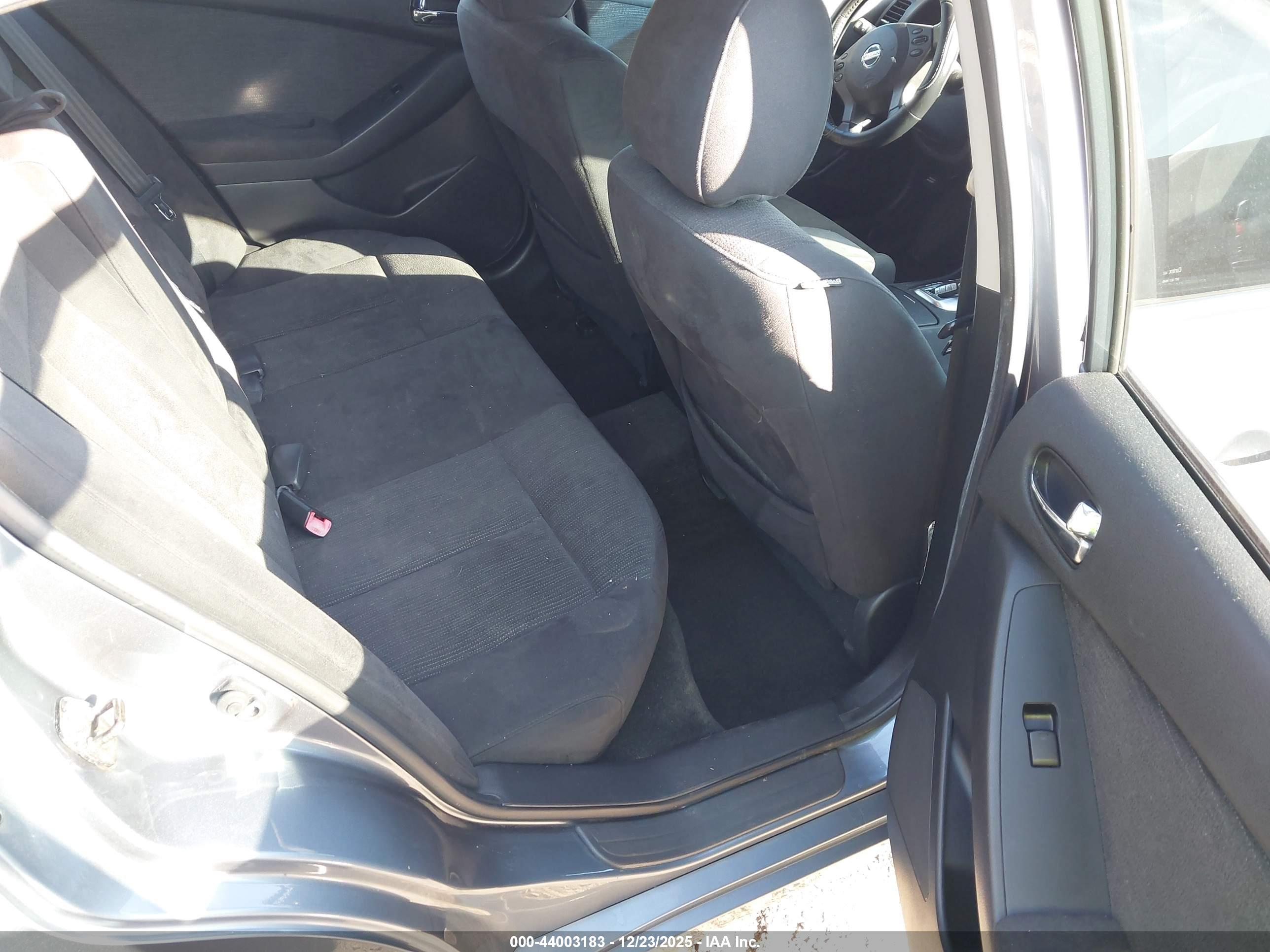 NISSAN ALTIMA image 8