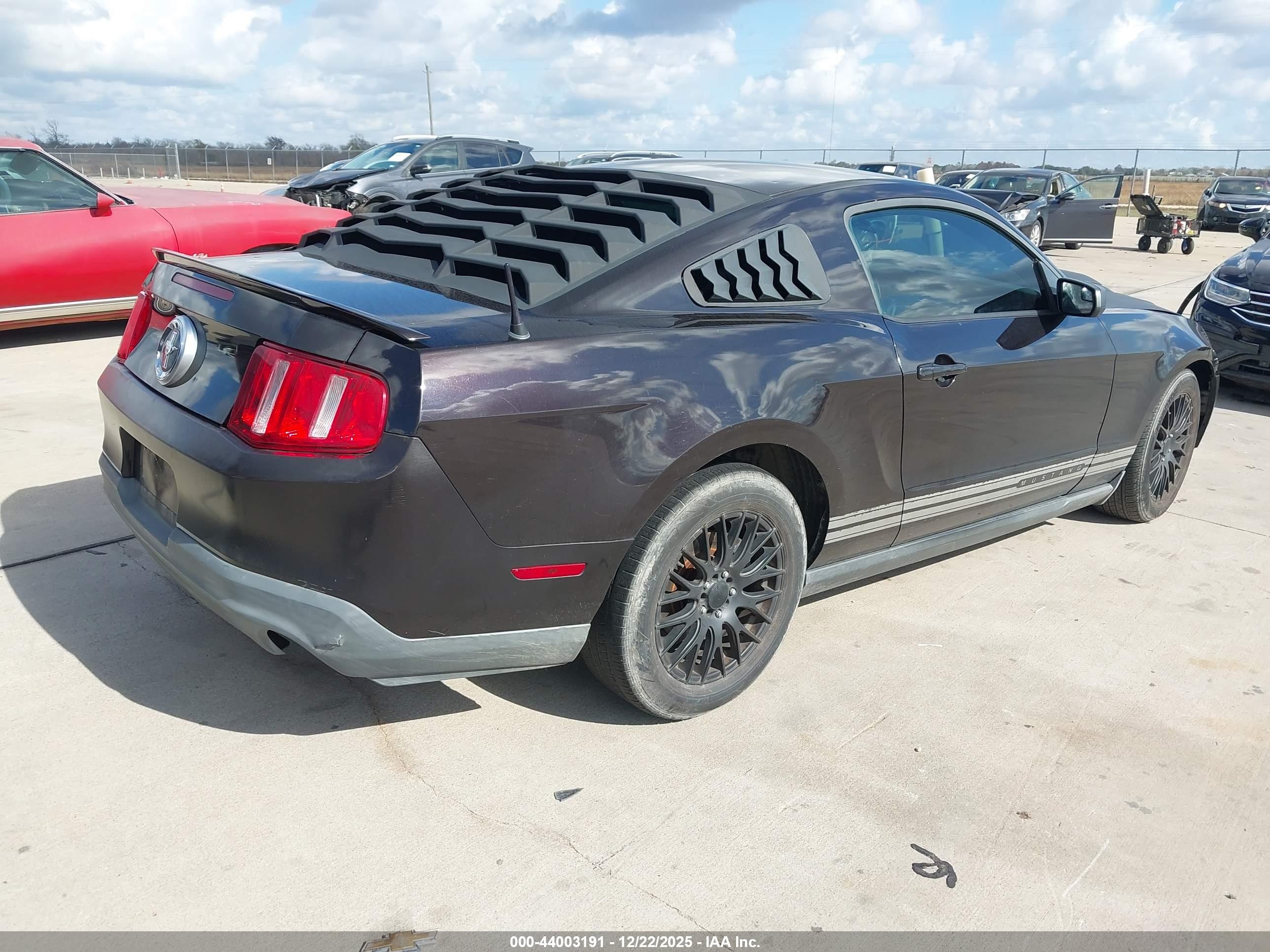 FORD MUSTANG image 4