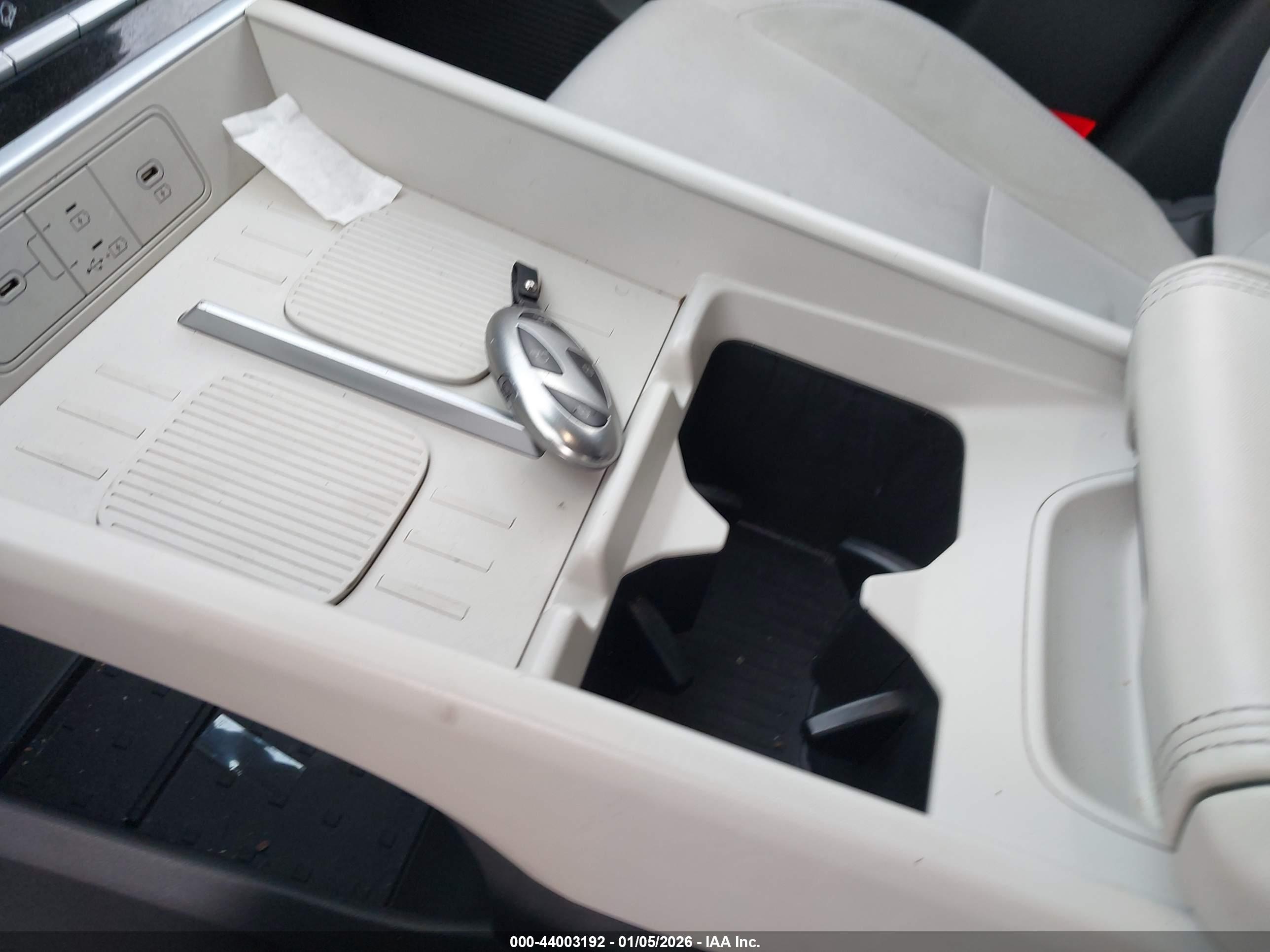 HYUNDAI SANTA image 11