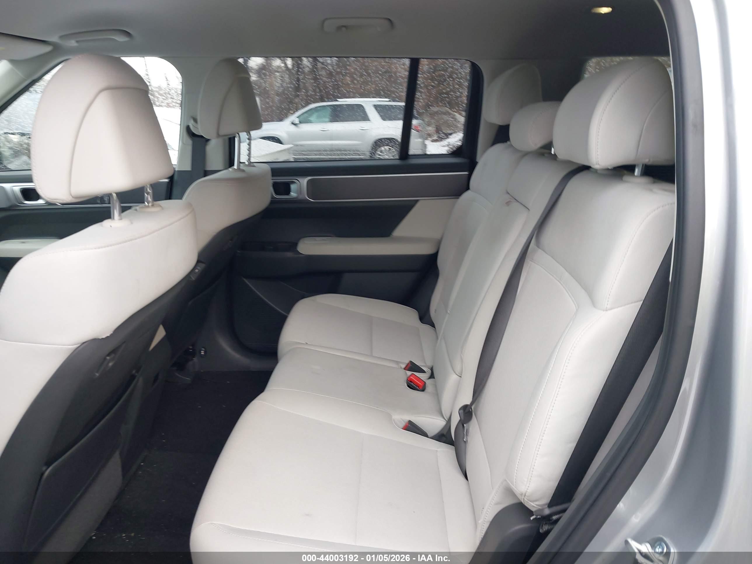 HYUNDAI SANTA image 8