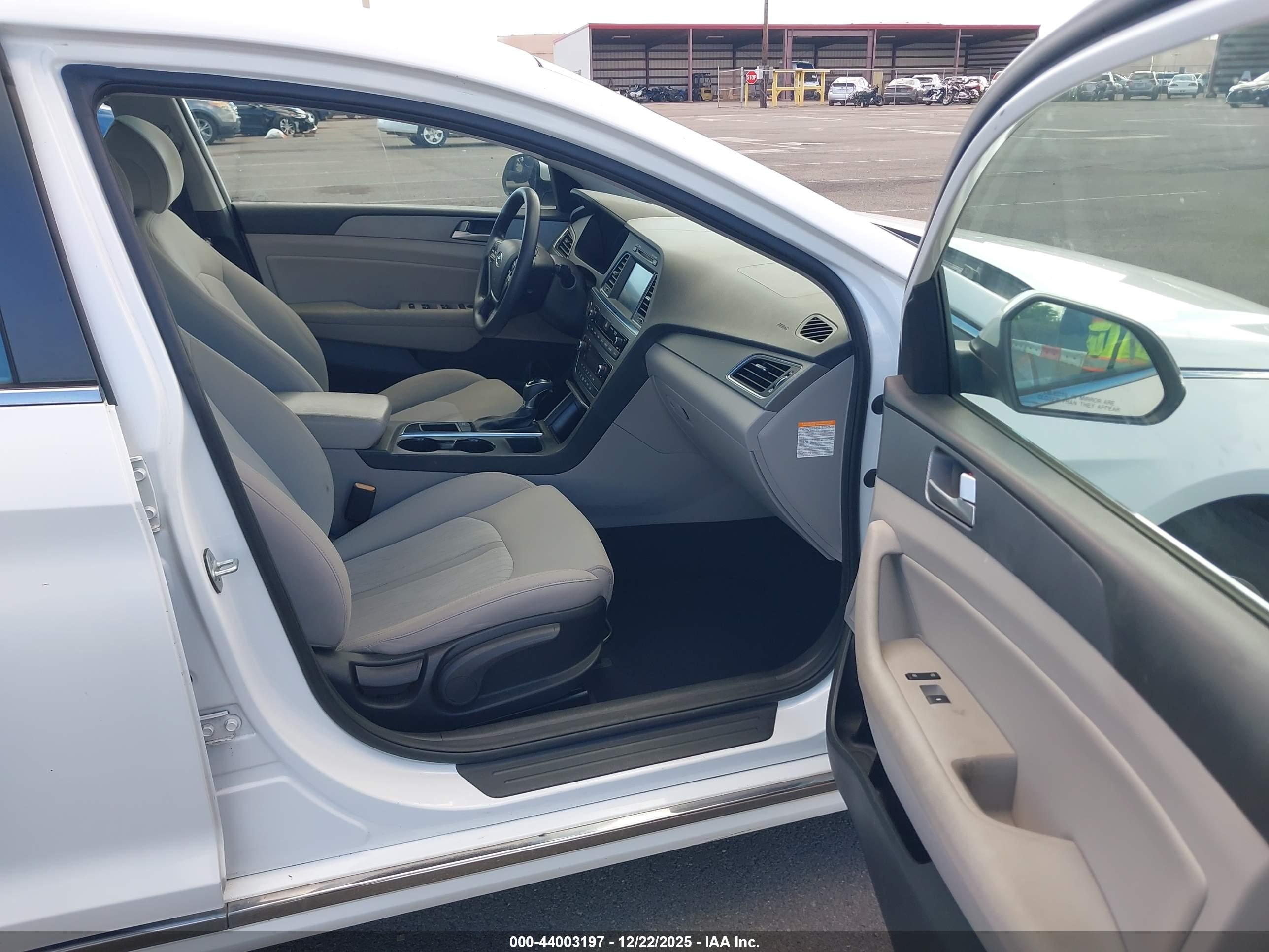 HYUNDAI SONATA image 5