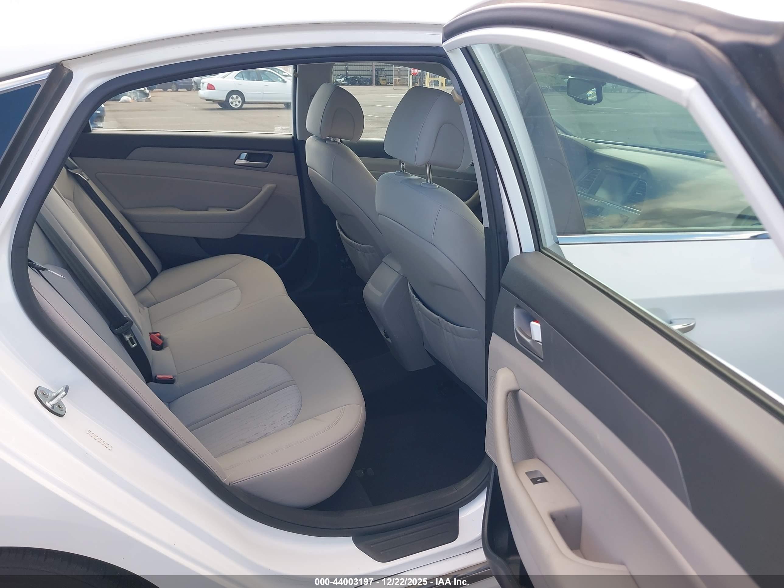 HYUNDAI SONATA image 8