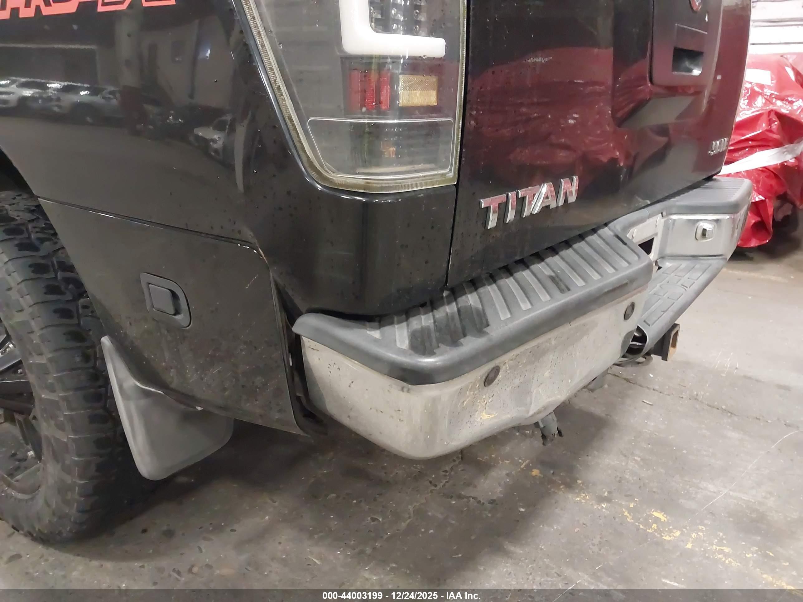 NISSAN TITAN image 6