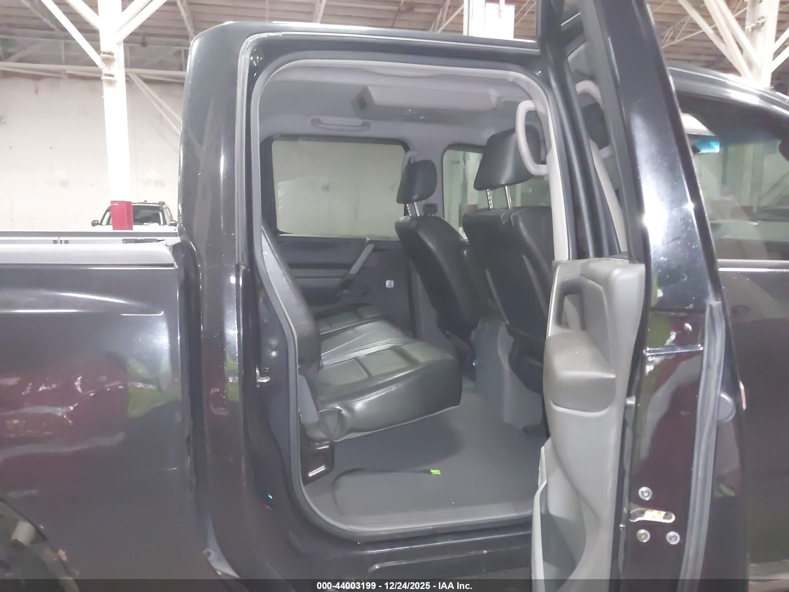 NISSAN TITAN image 8