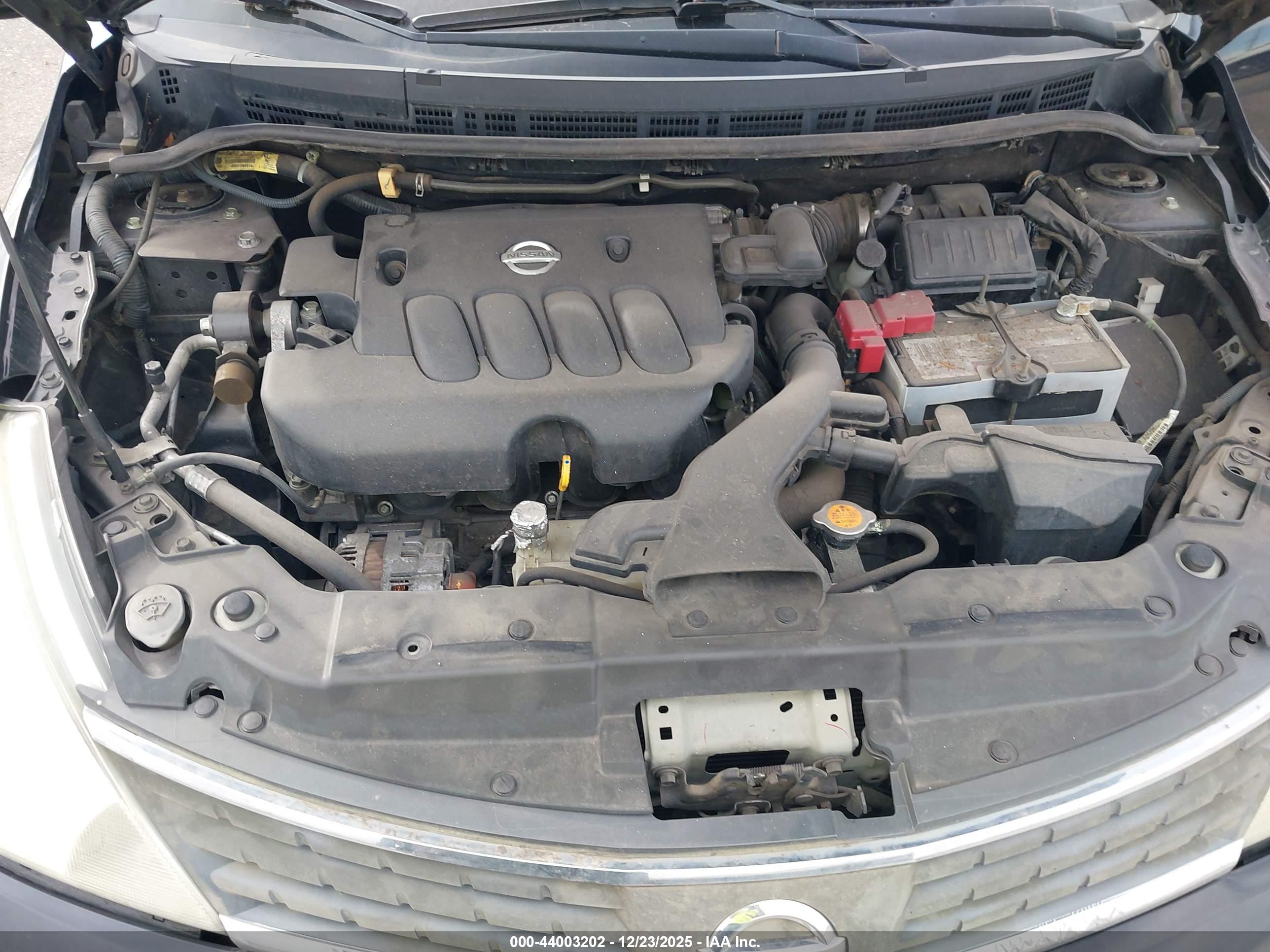 NISSAN VERSA image 10