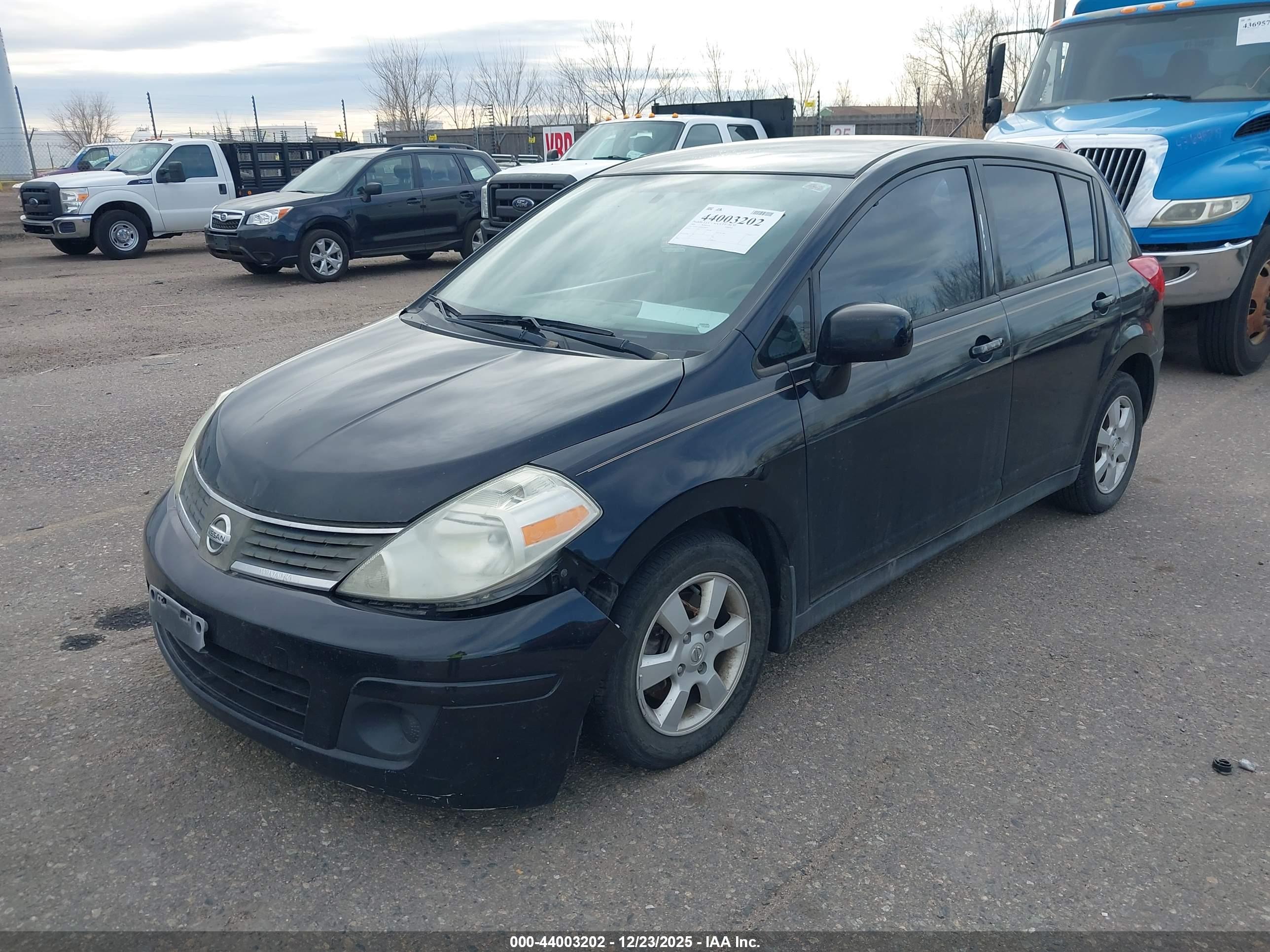 NISSAN VERSA image 2