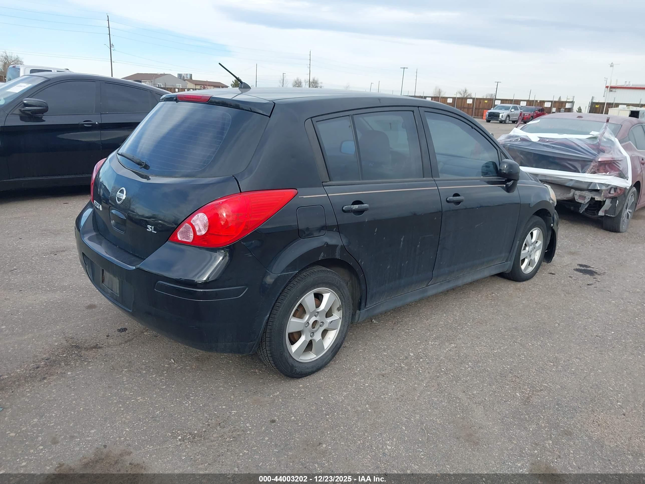 NISSAN VERSA image 4