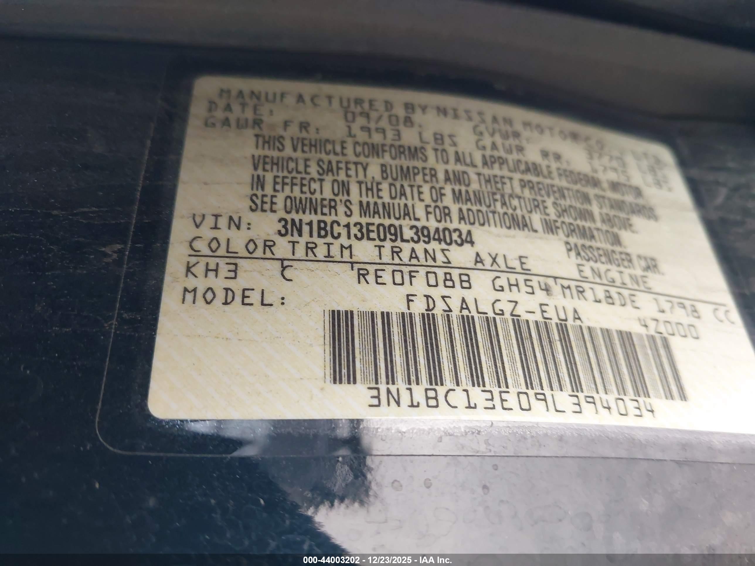 NISSAN VERSA image 9