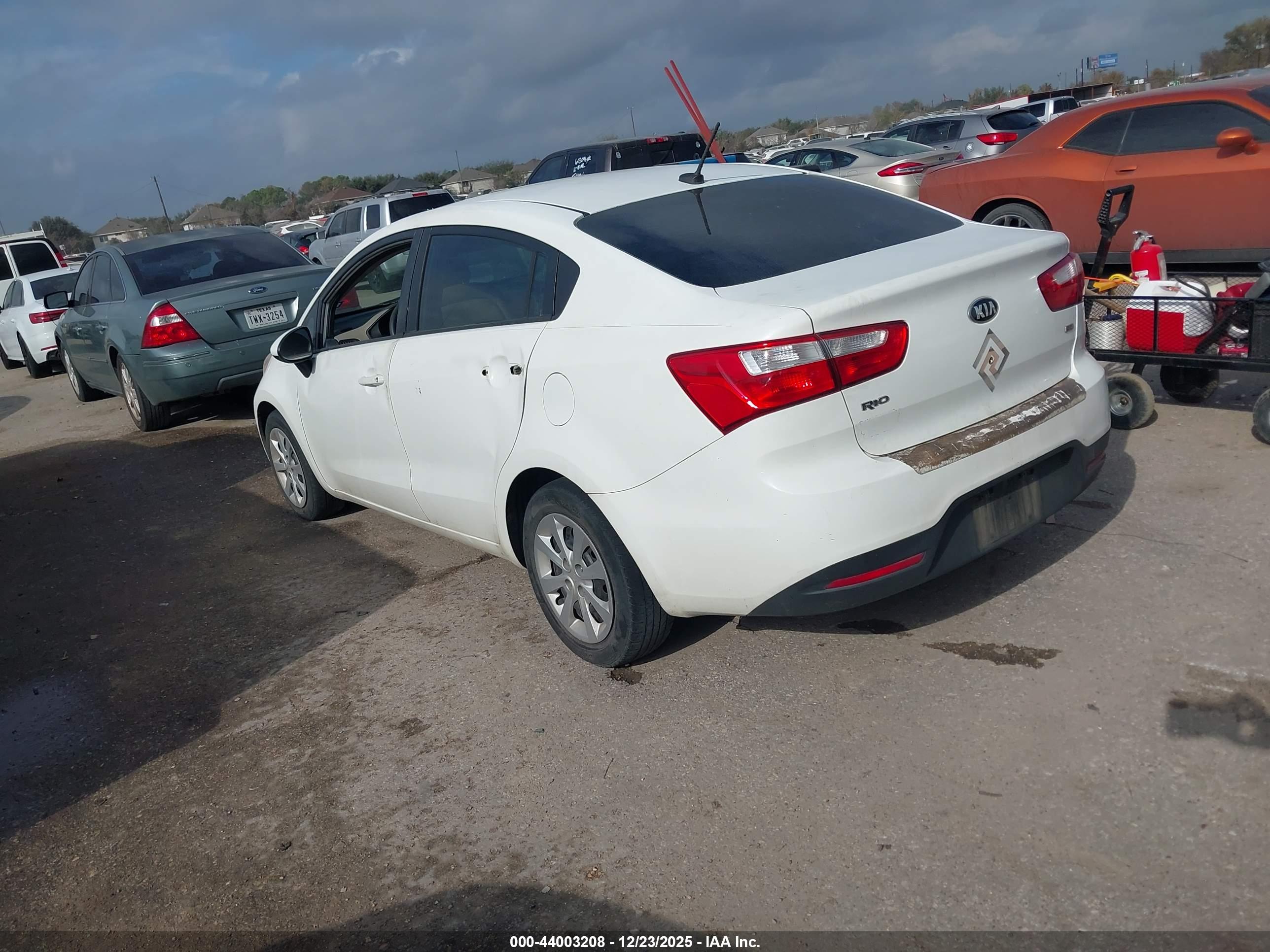 KIA RIO image 3