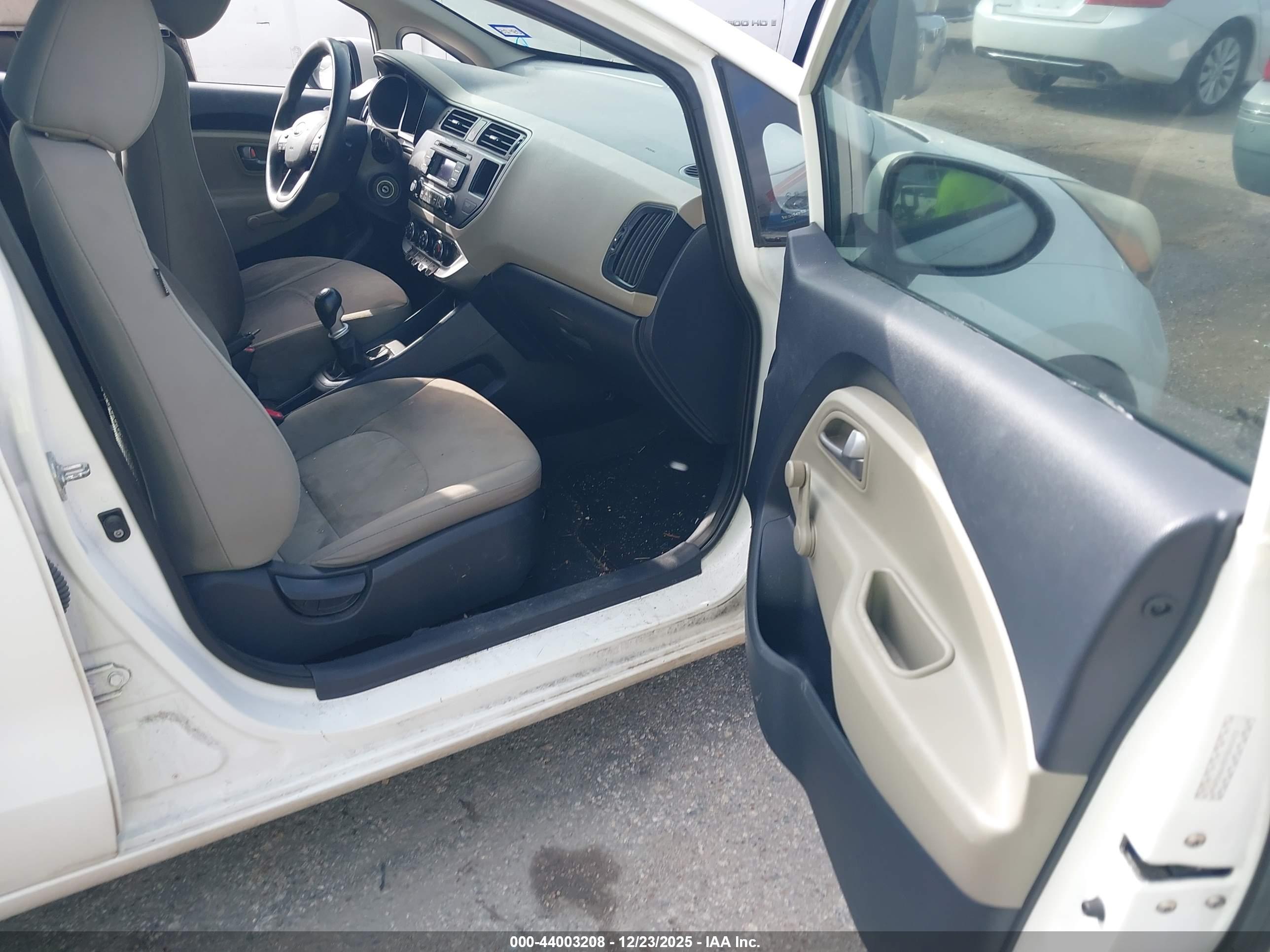 KIA RIO image 5