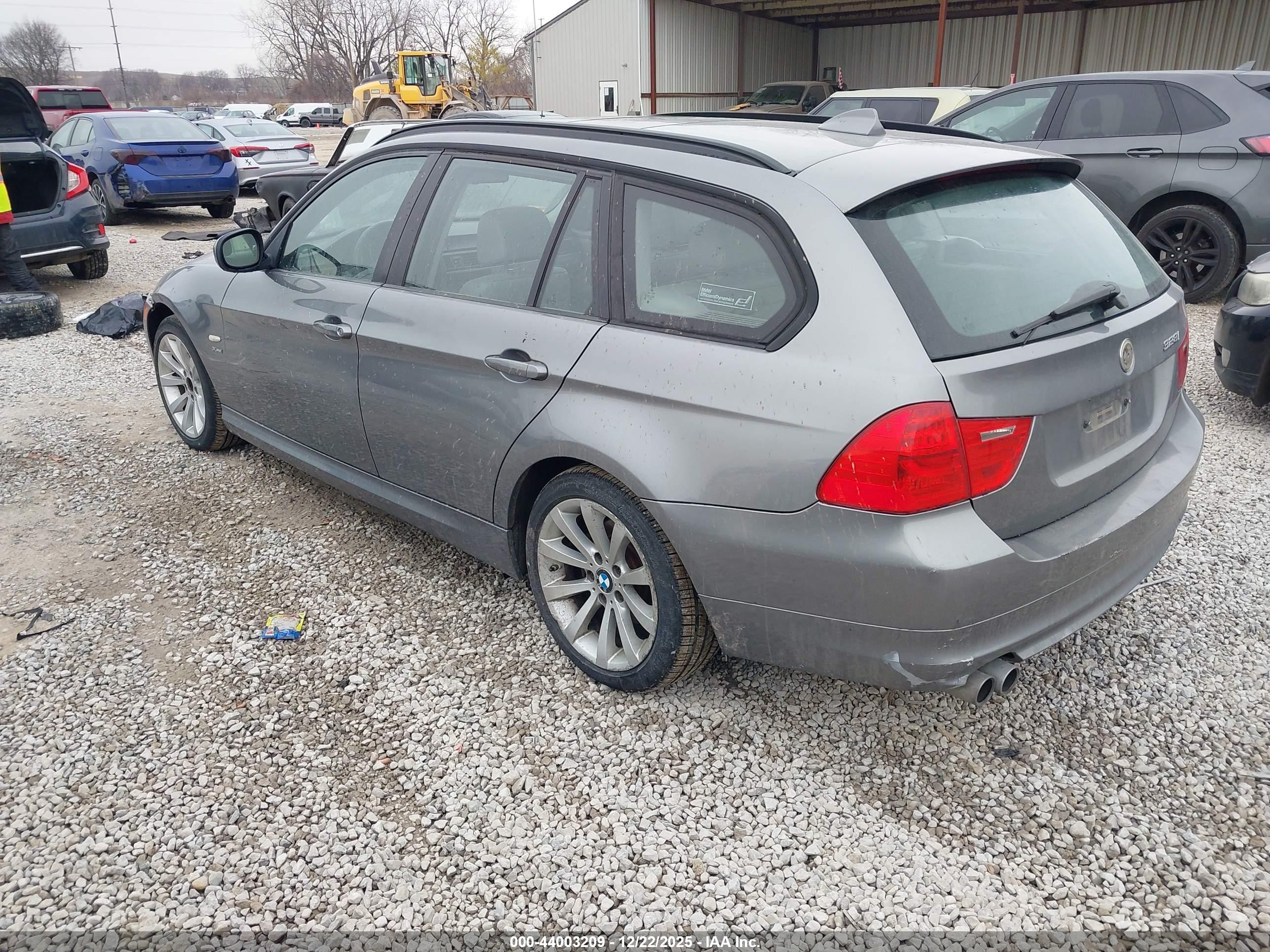 BMW 328I image 3