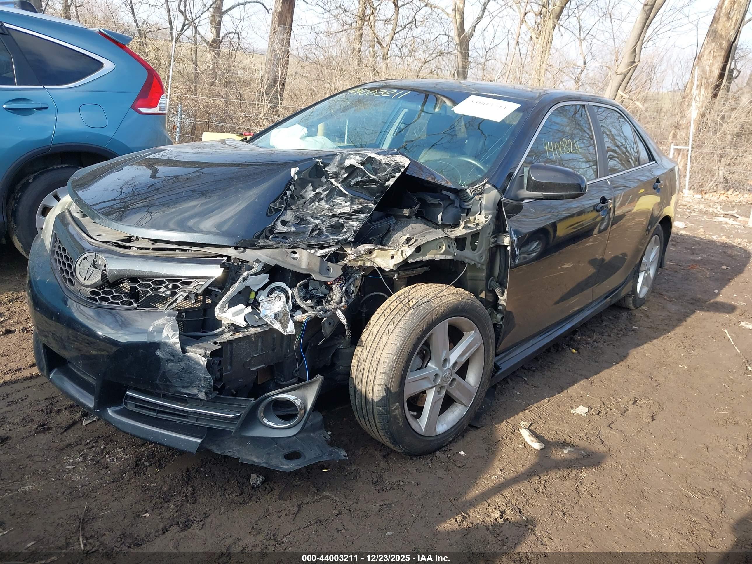 TOYOTA CAMRY image 2