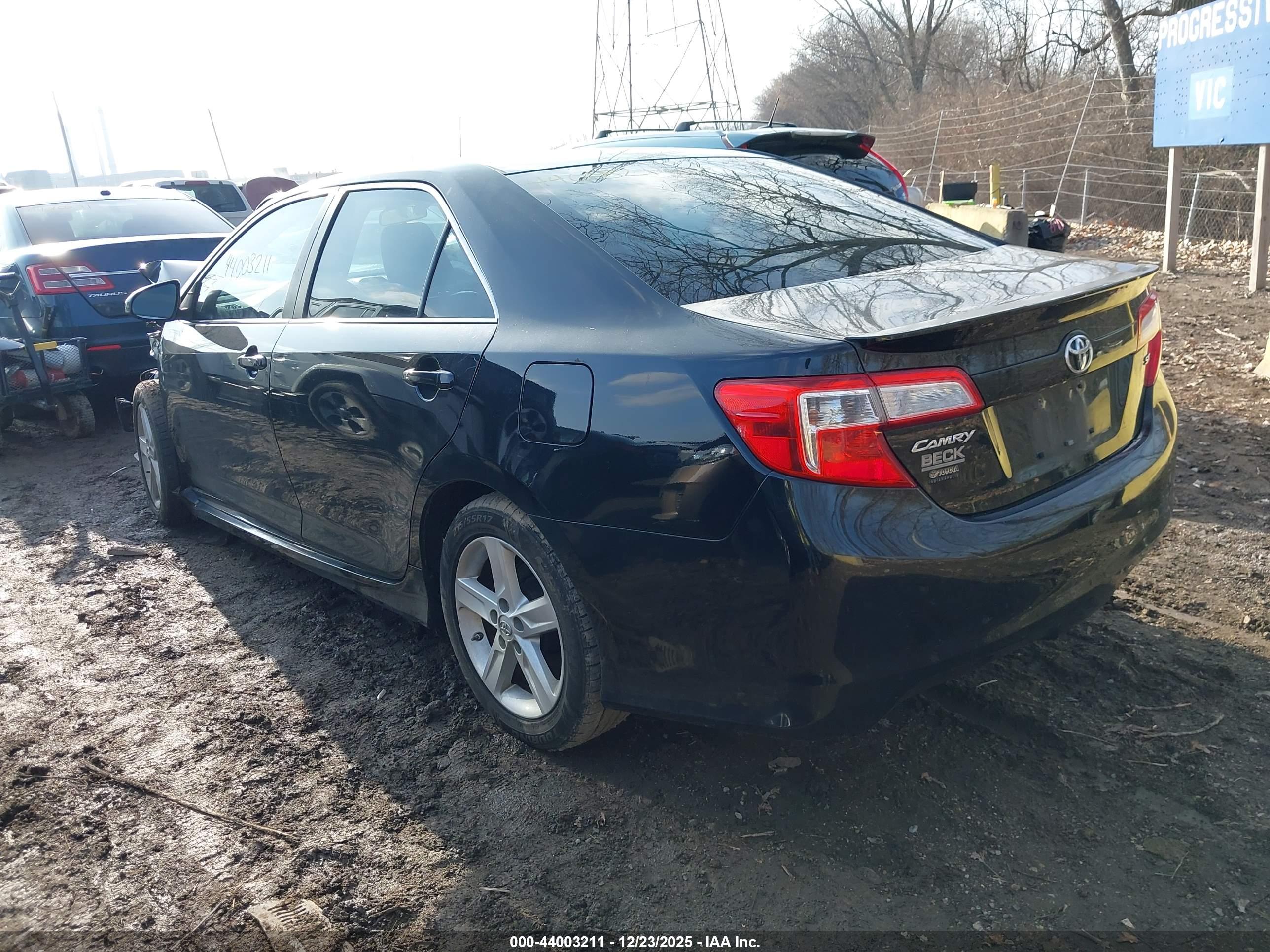 TOYOTA CAMRY image 3