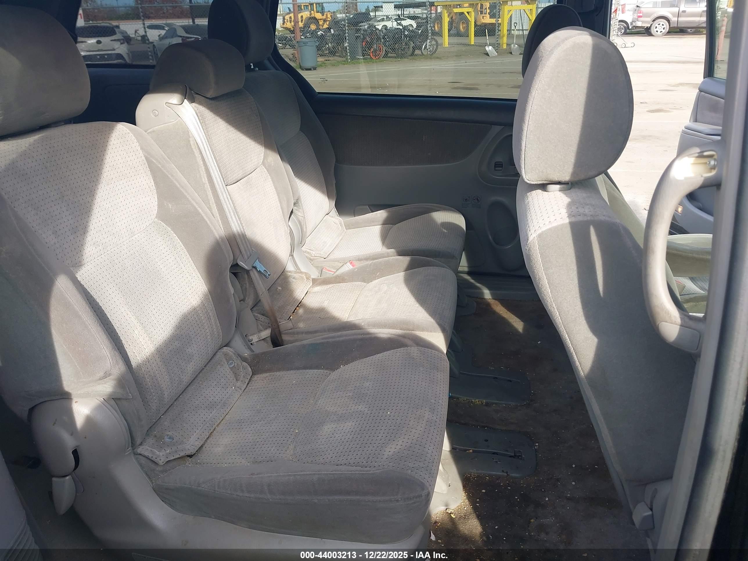 TOYOTA SIENNA image 8