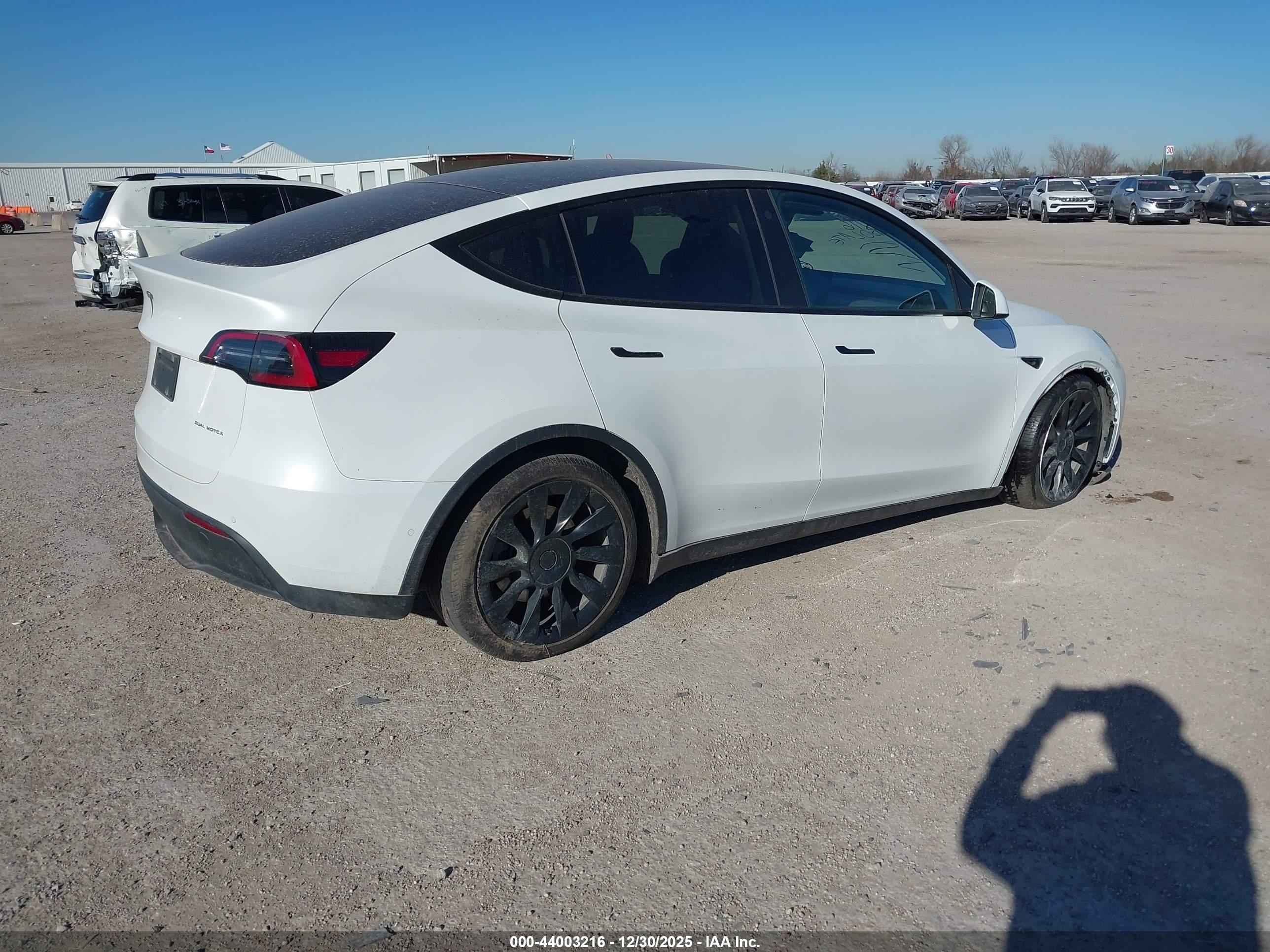 TESLA MODEL image 4
