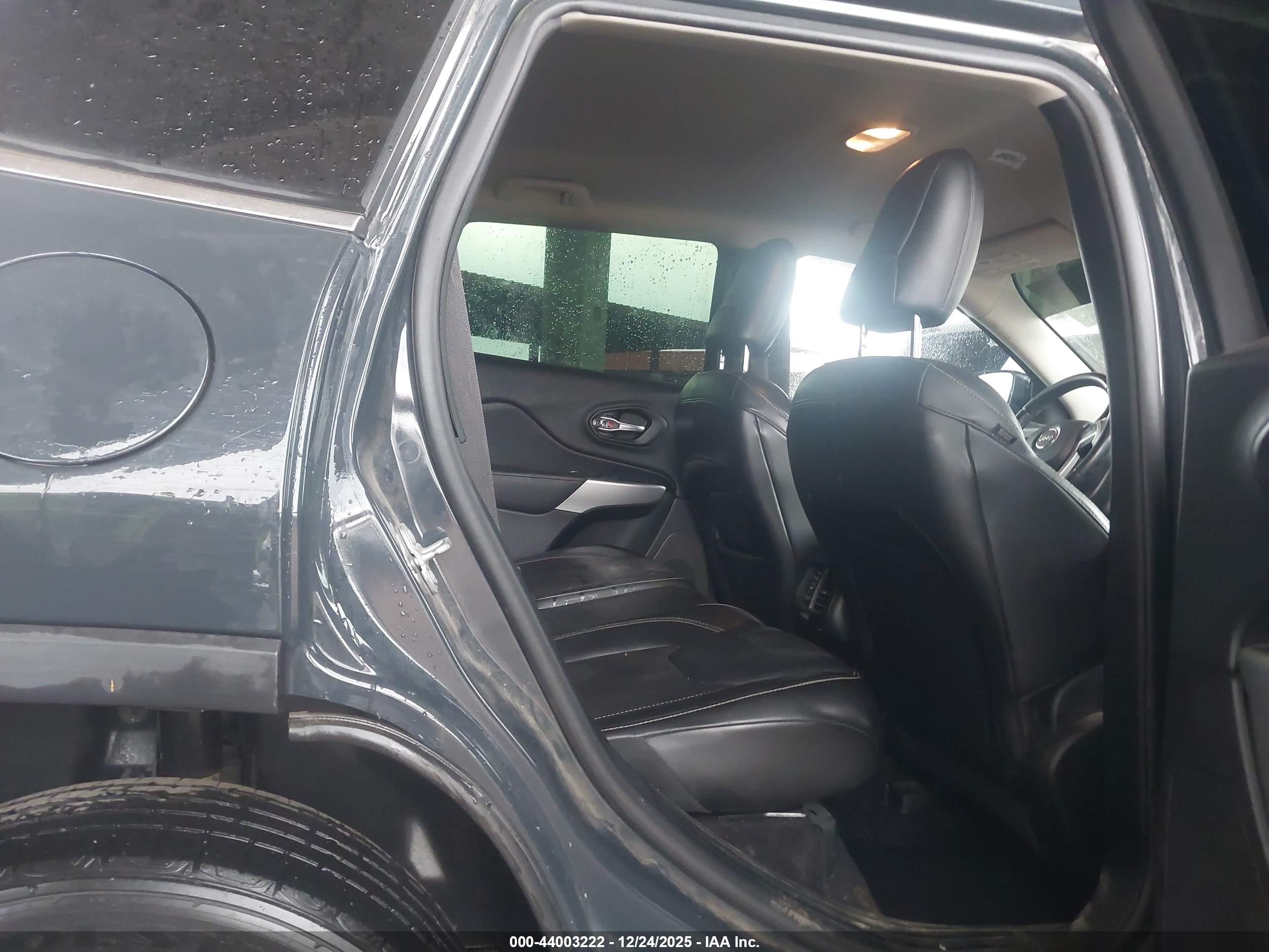 JEEP CHEROKEE image 8