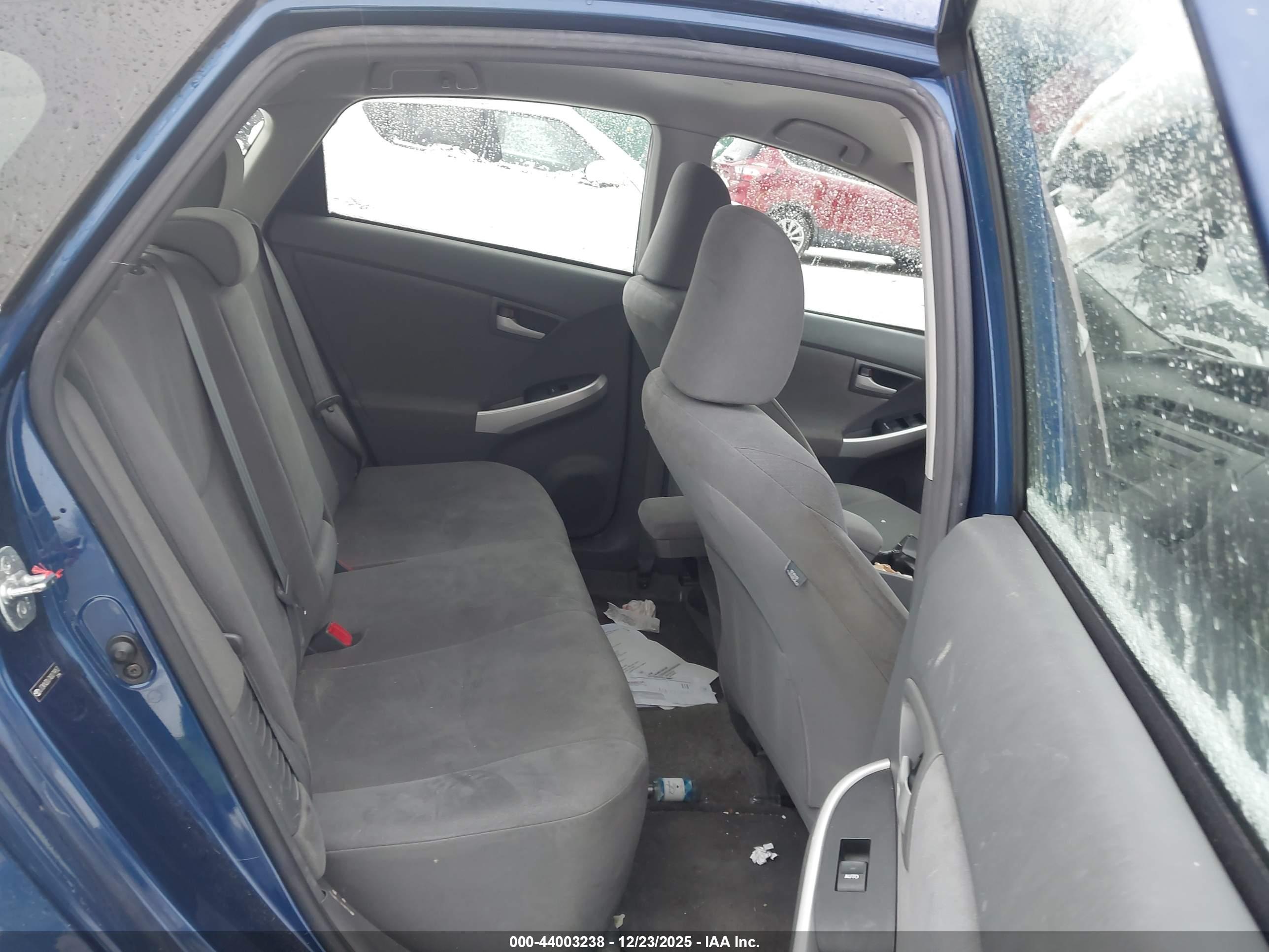 TOYOTA PRIUS image 8