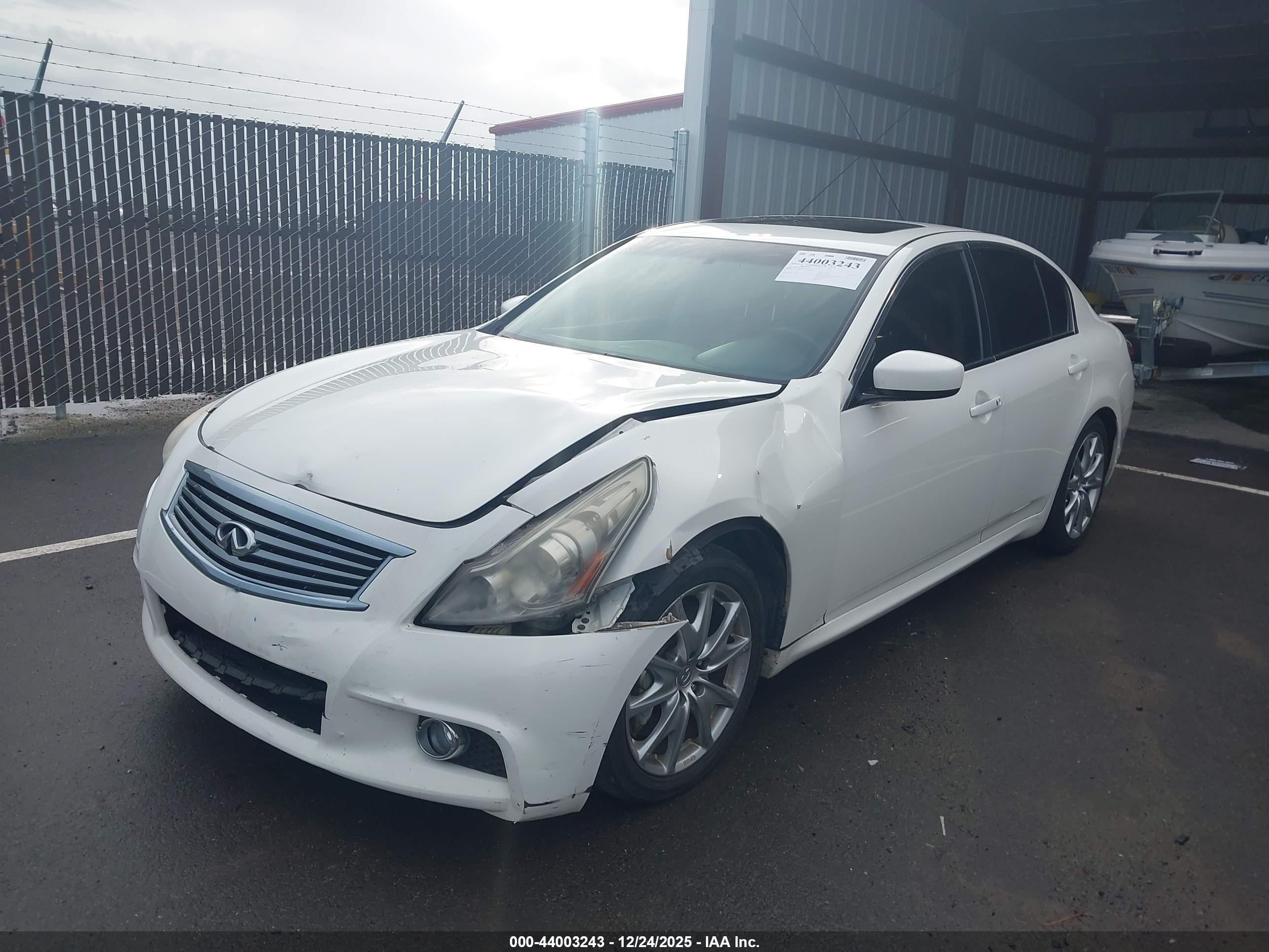INFINITI G37 image 2