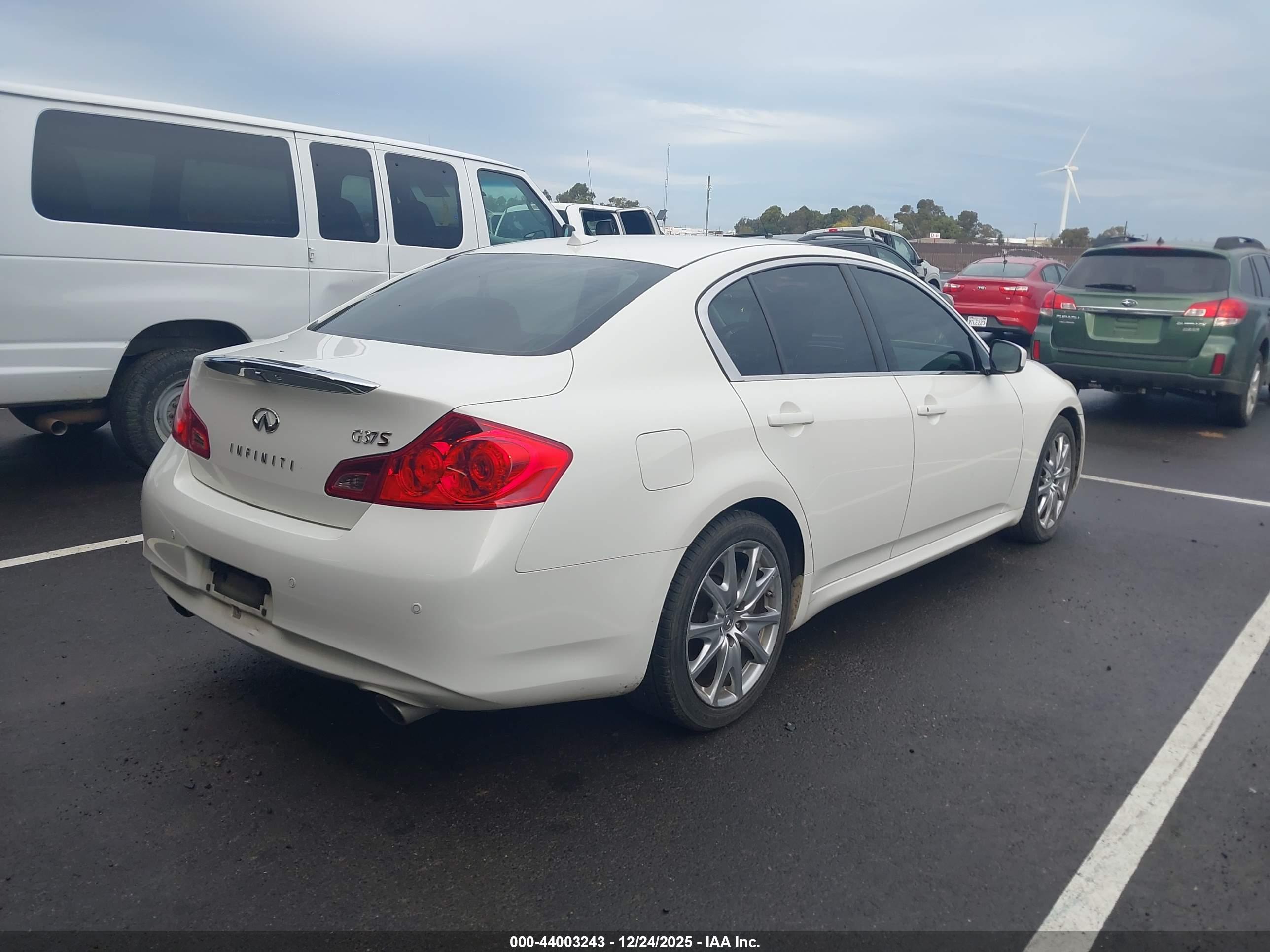 INFINITI G37 image 4