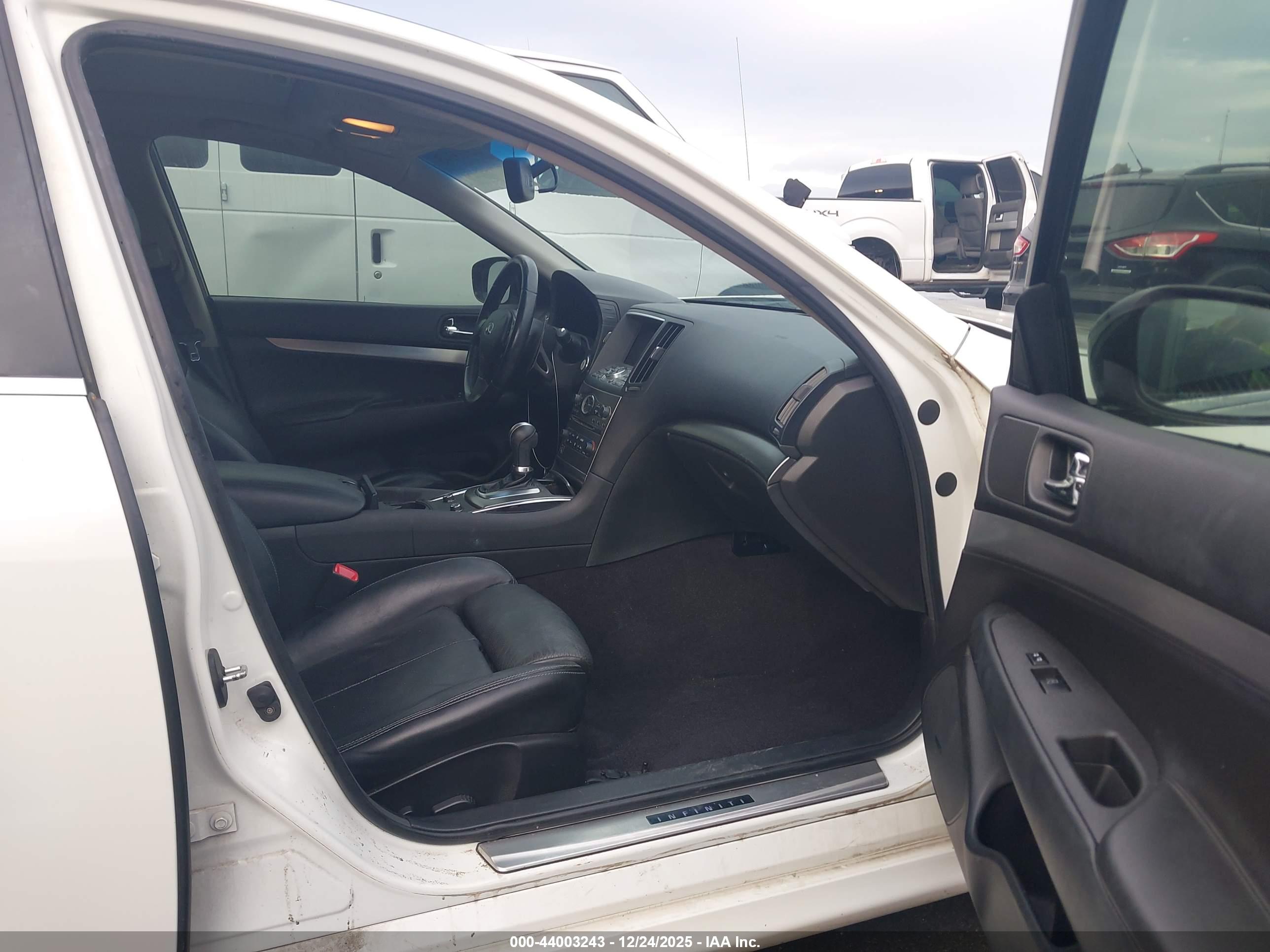 INFINITI G37 image 5