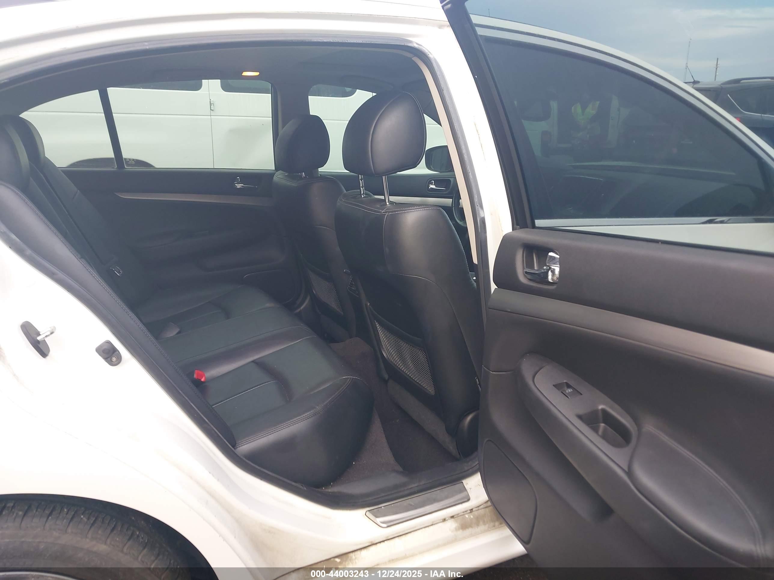INFINITI G37 image 8
