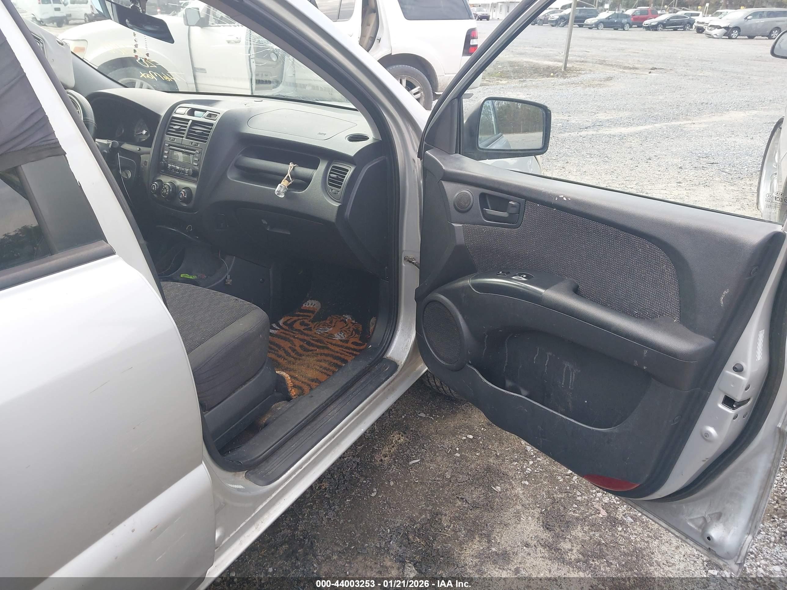KIA SPORTAGE image 5