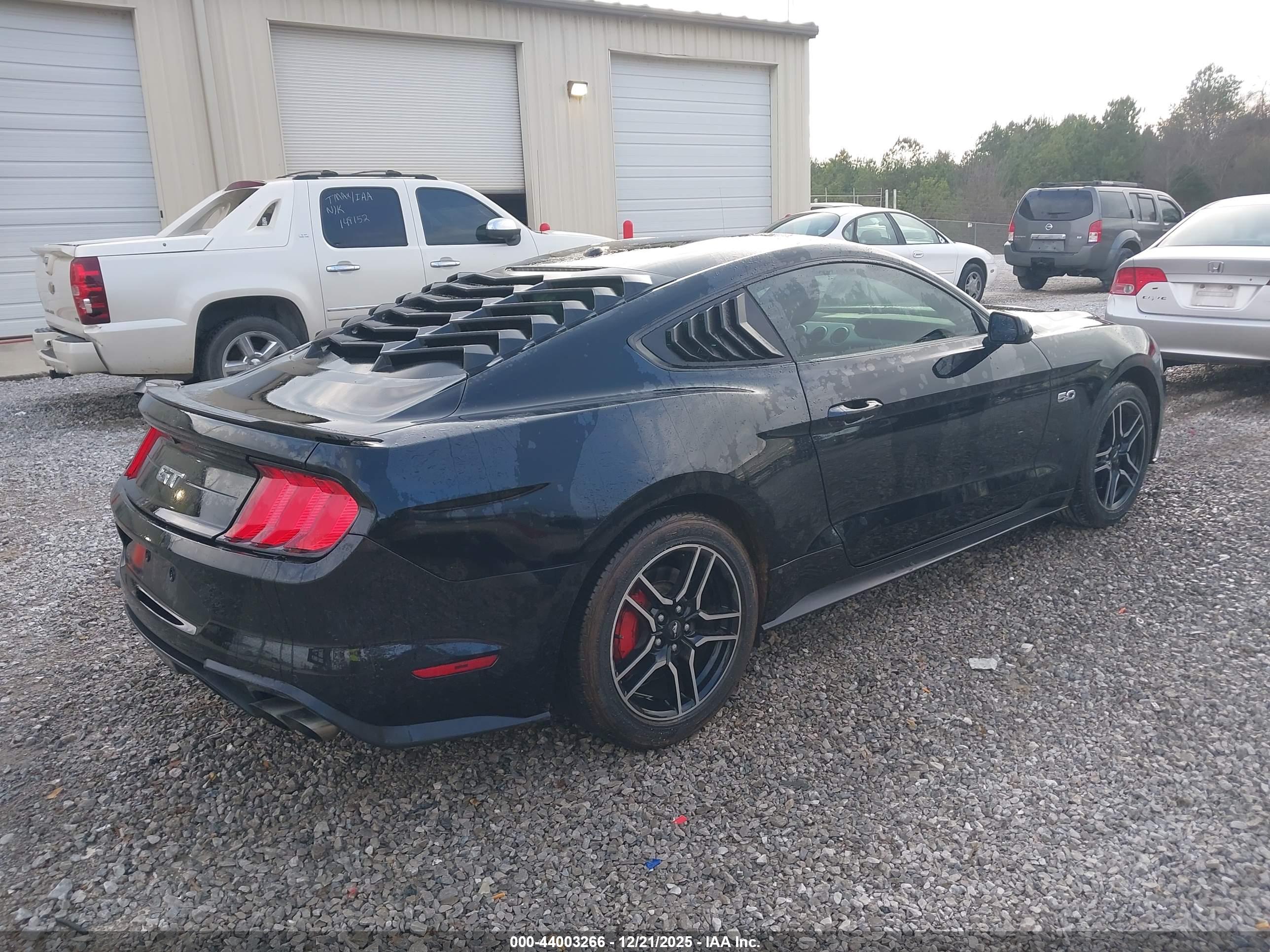 FORD MUSTANG image 4