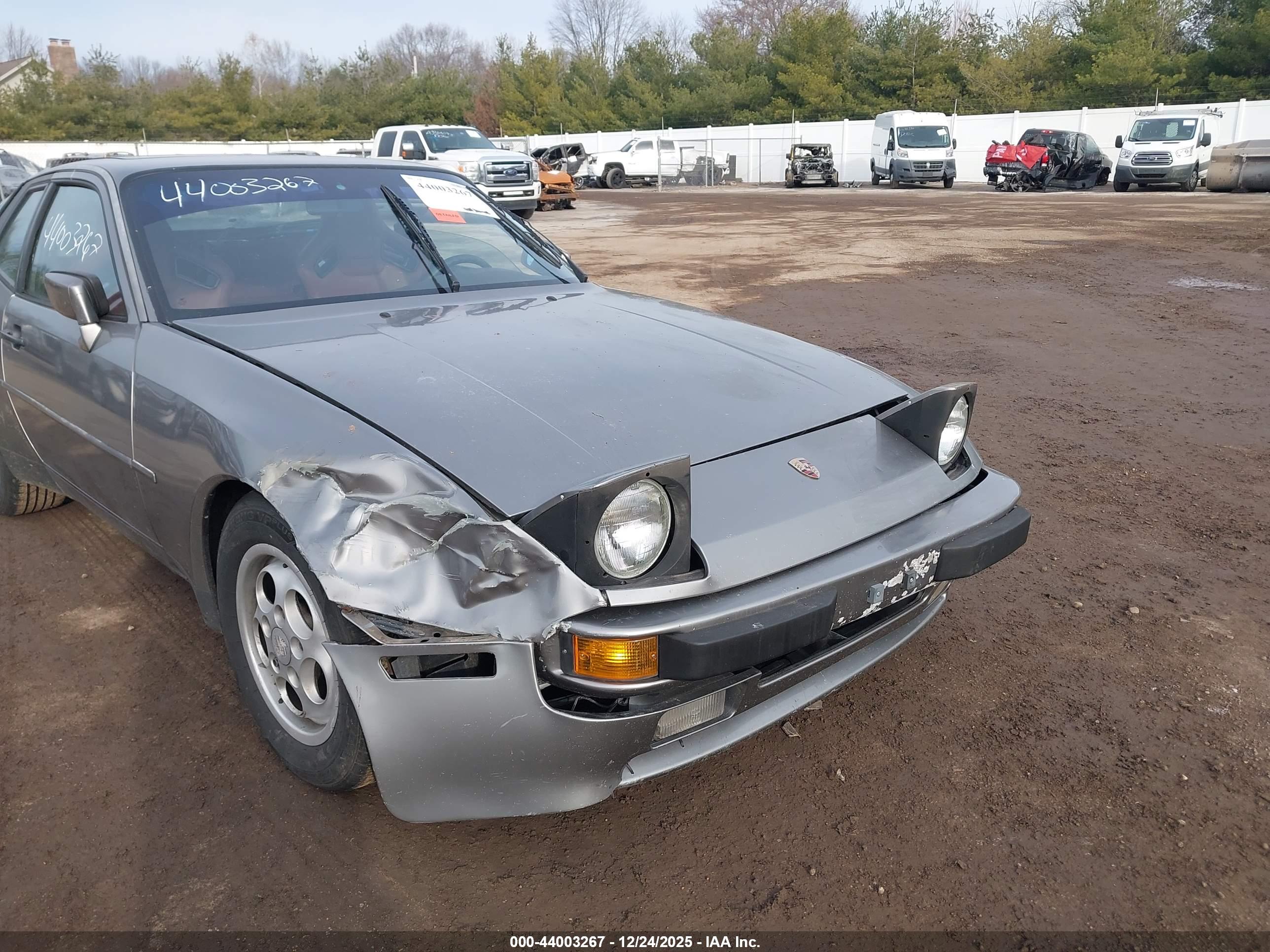 PORSCHE 944 image 6