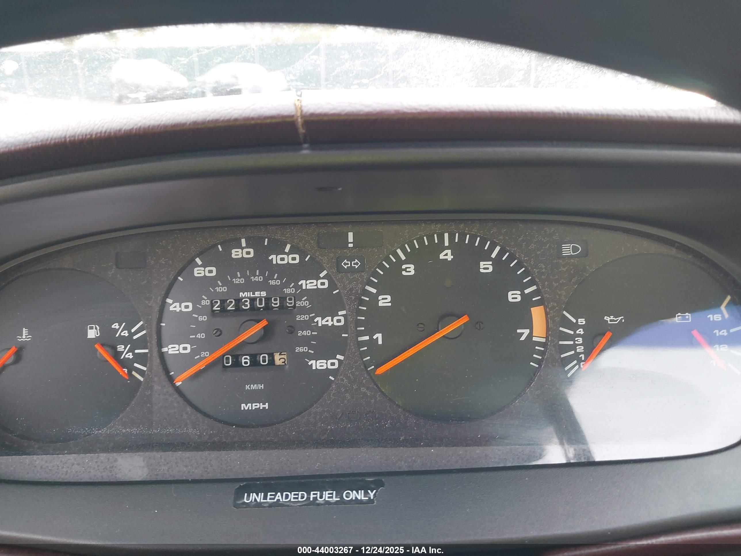 PORSCHE 944 image 7