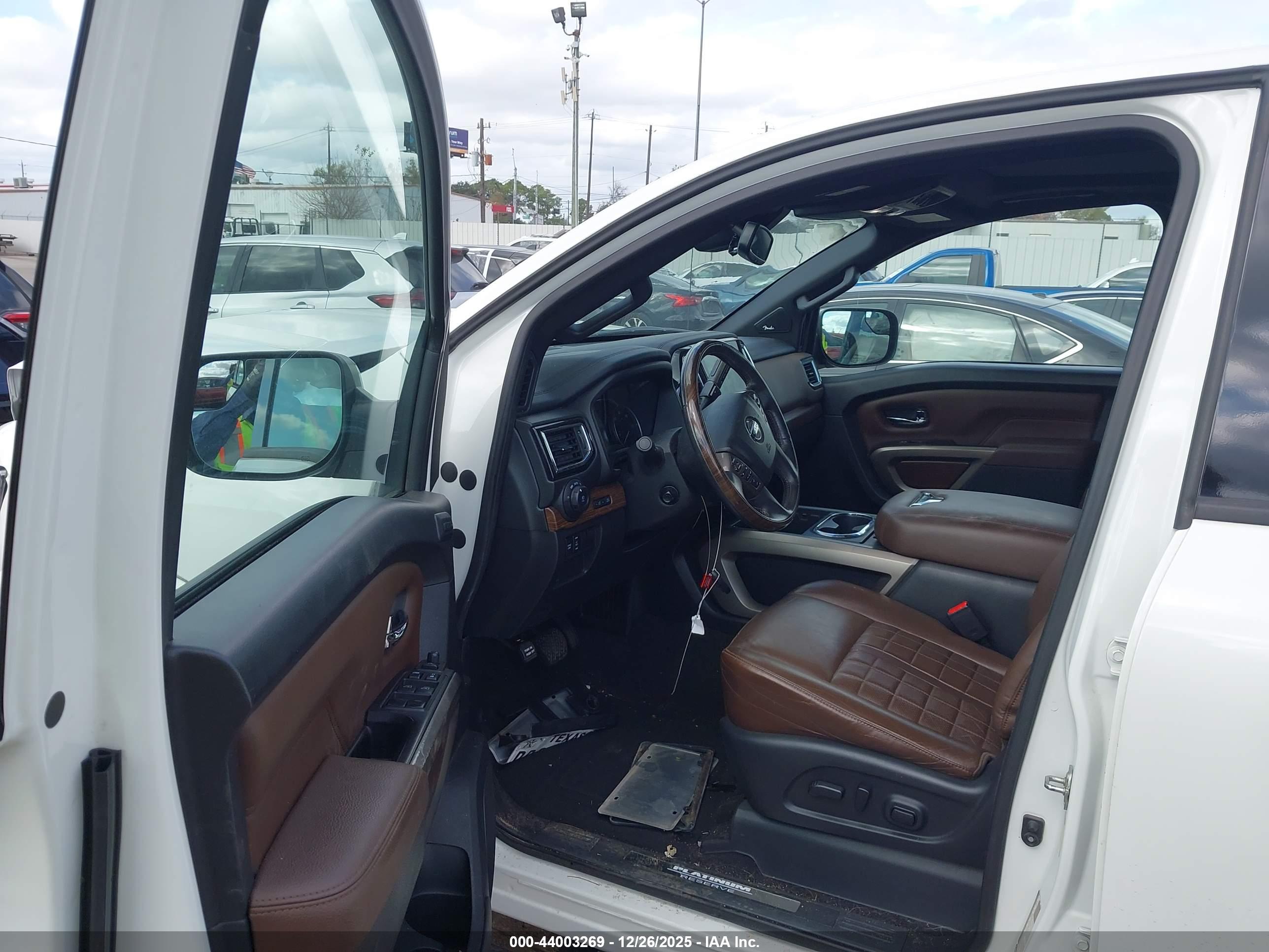 NISSAN TITAN image 5