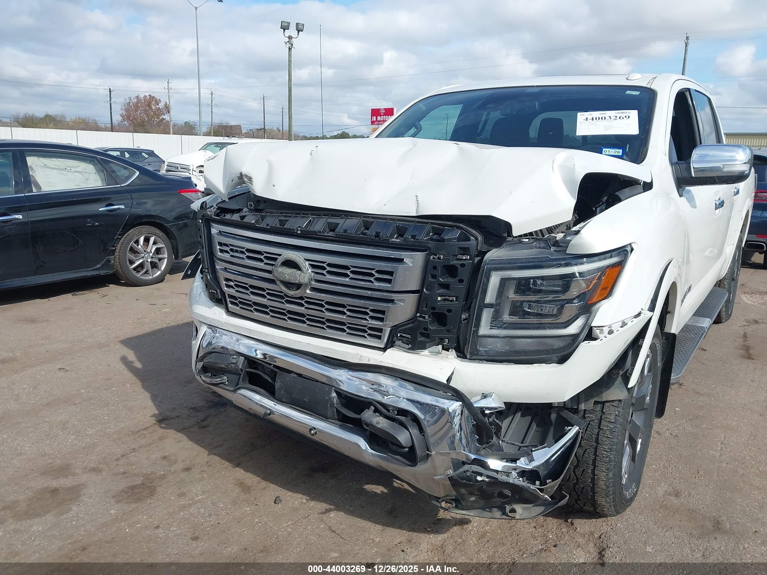 NISSAN TITAN image 6