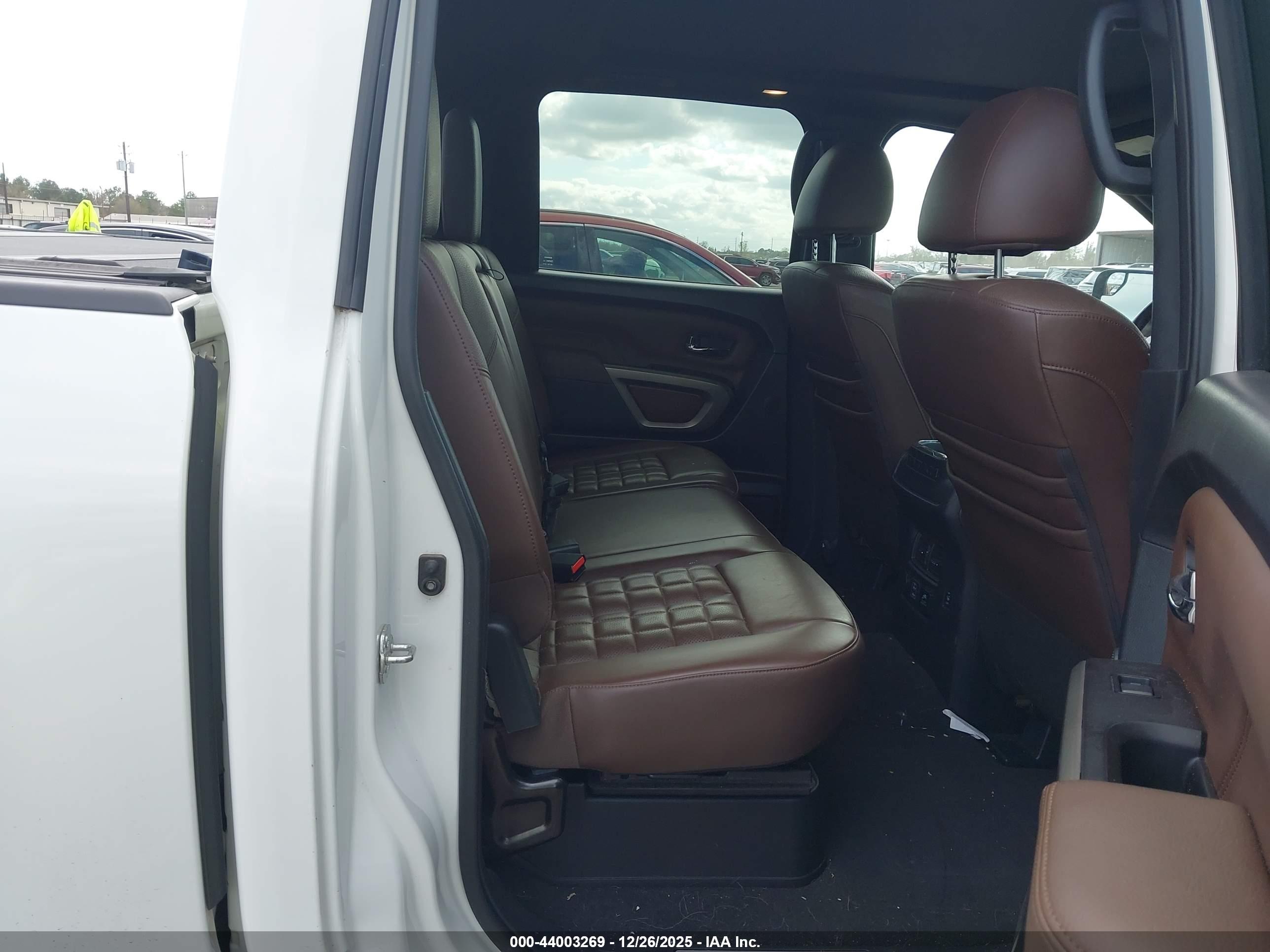 NISSAN TITAN image 8