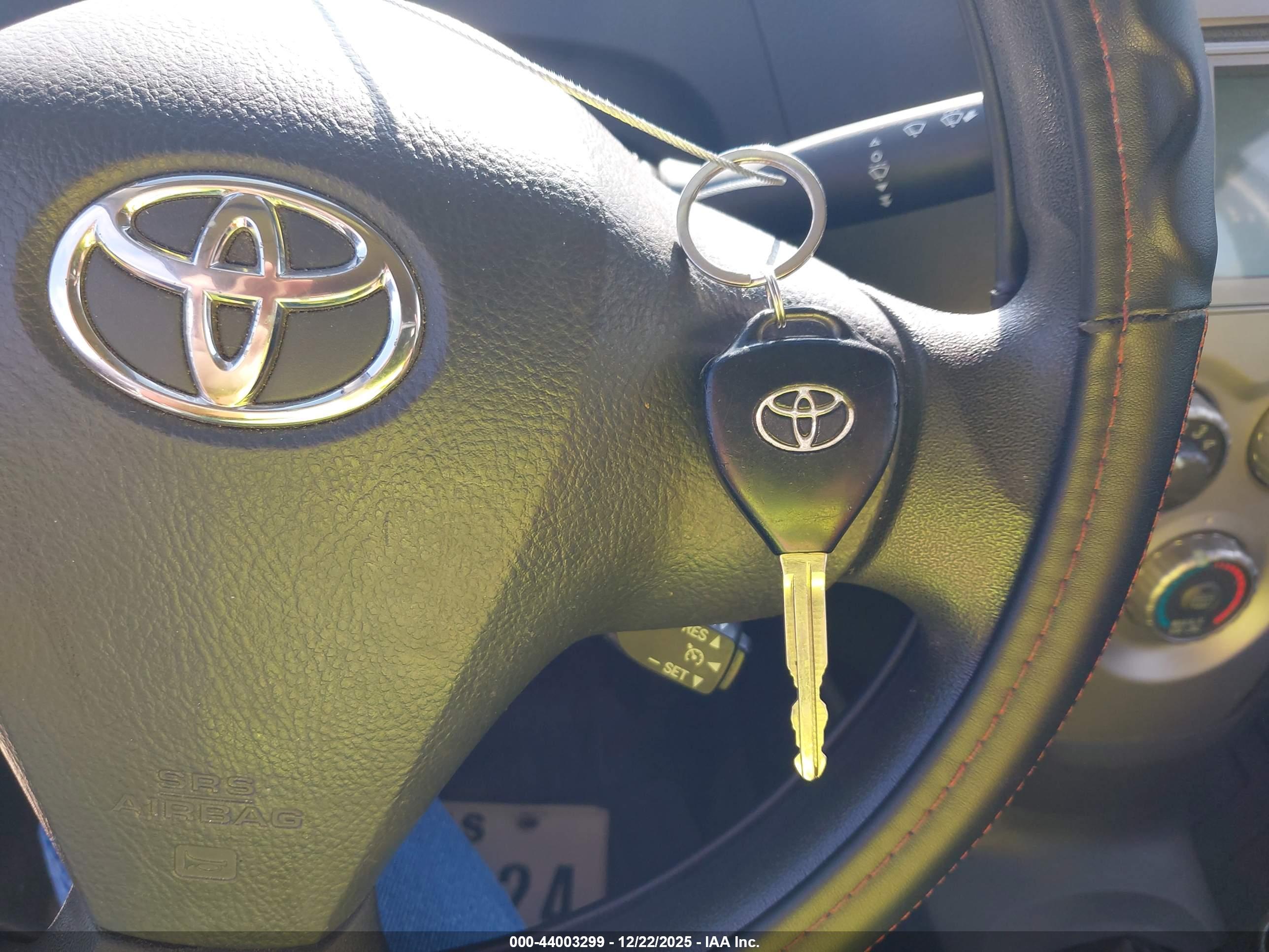 TOYOTA YARIS image 11