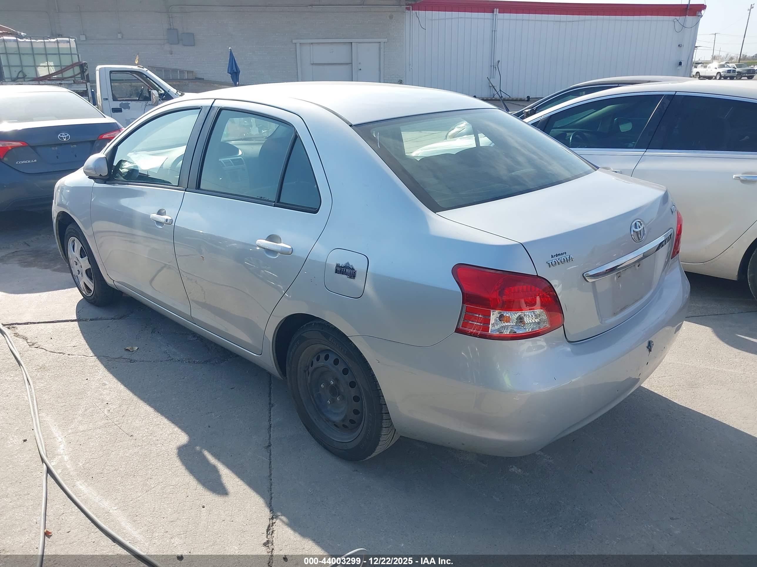 TOYOTA YARIS image 3