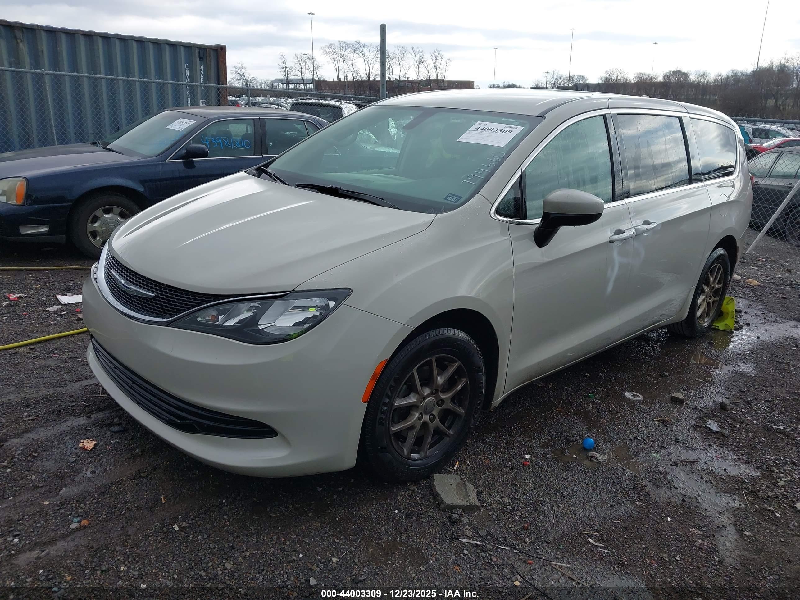 CHRYSLER PACIFICA image 2