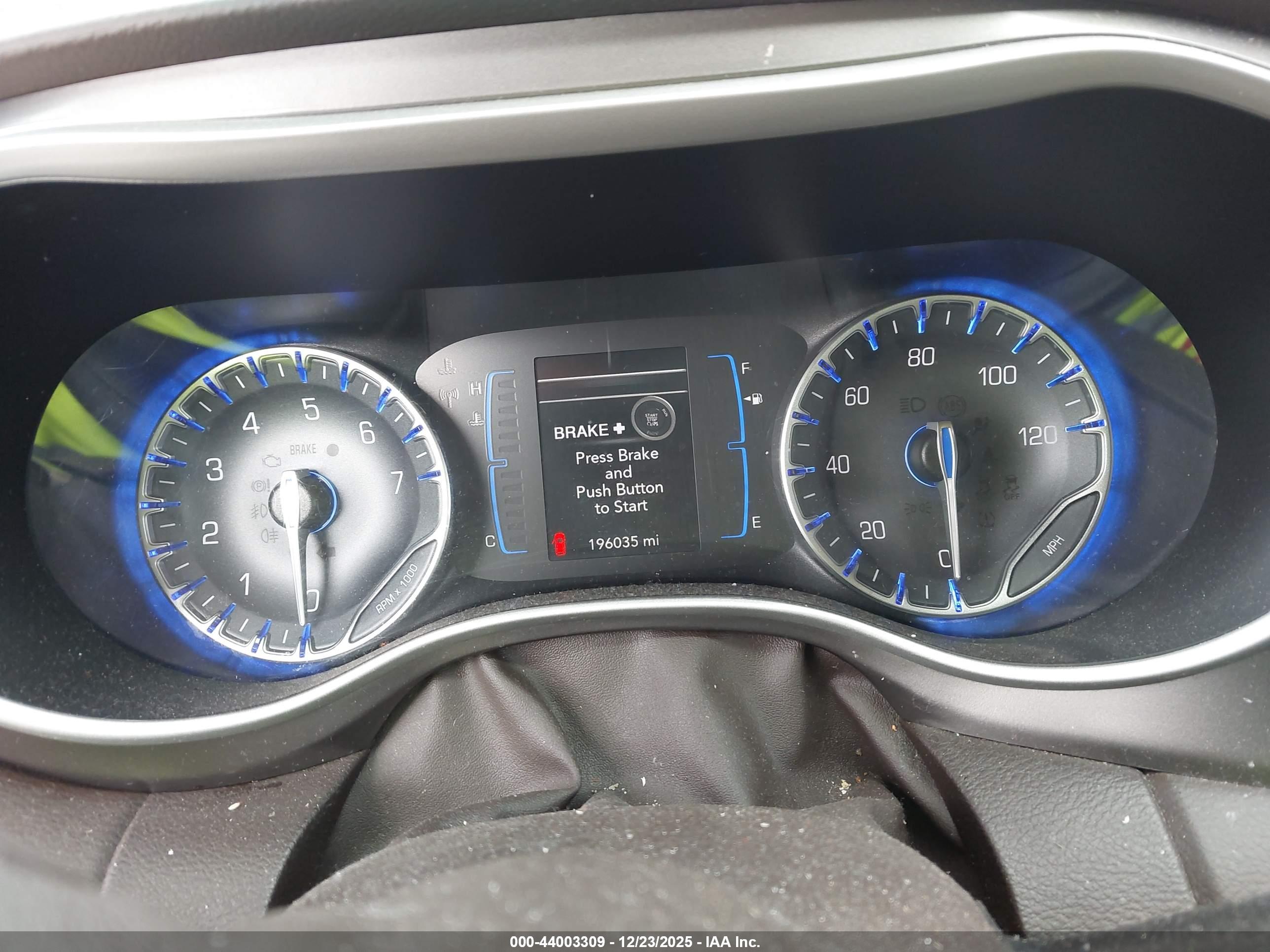 CHRYSLER PACIFICA image 7
