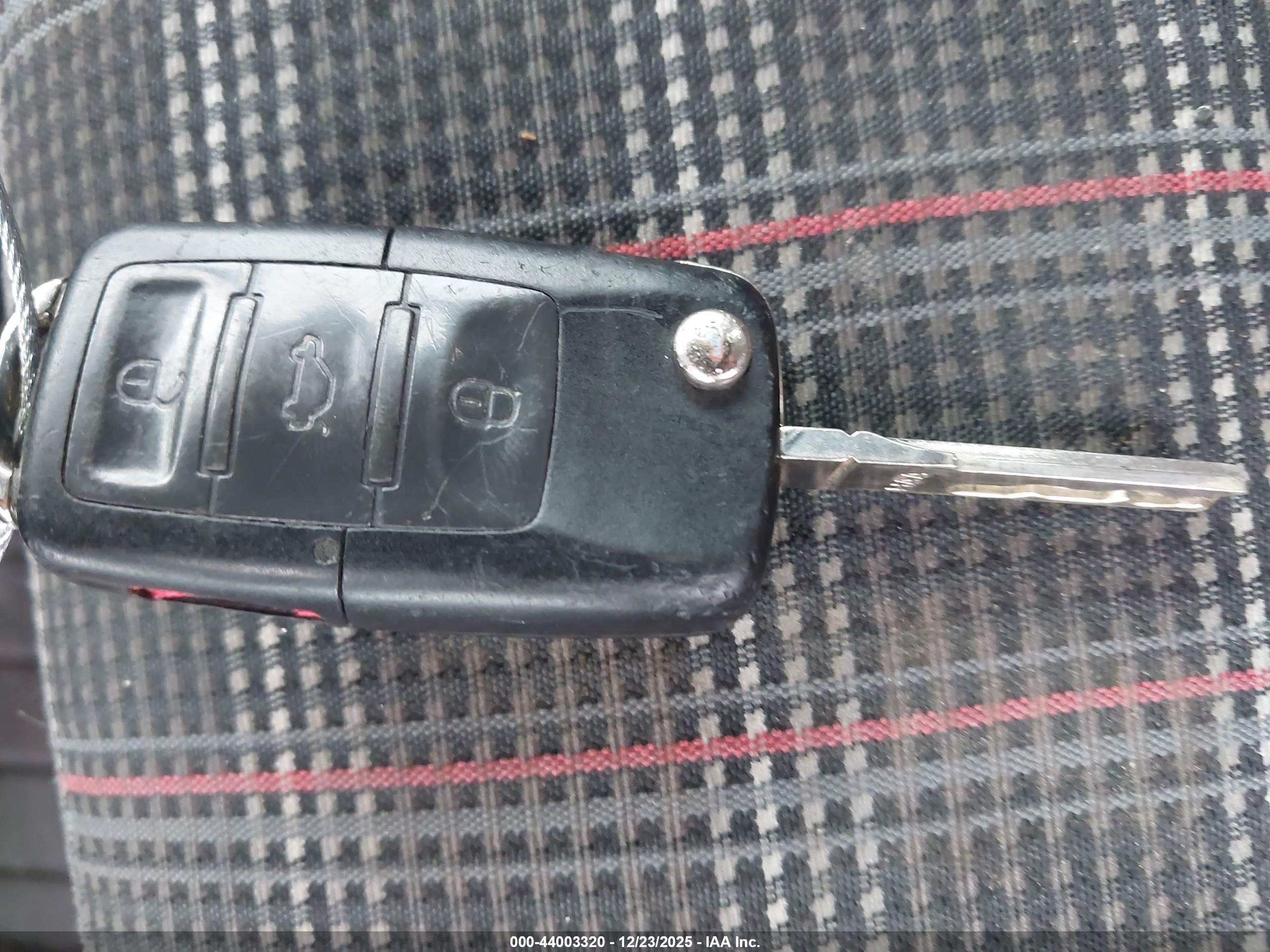 VOLKSWAGEN GTI image 11