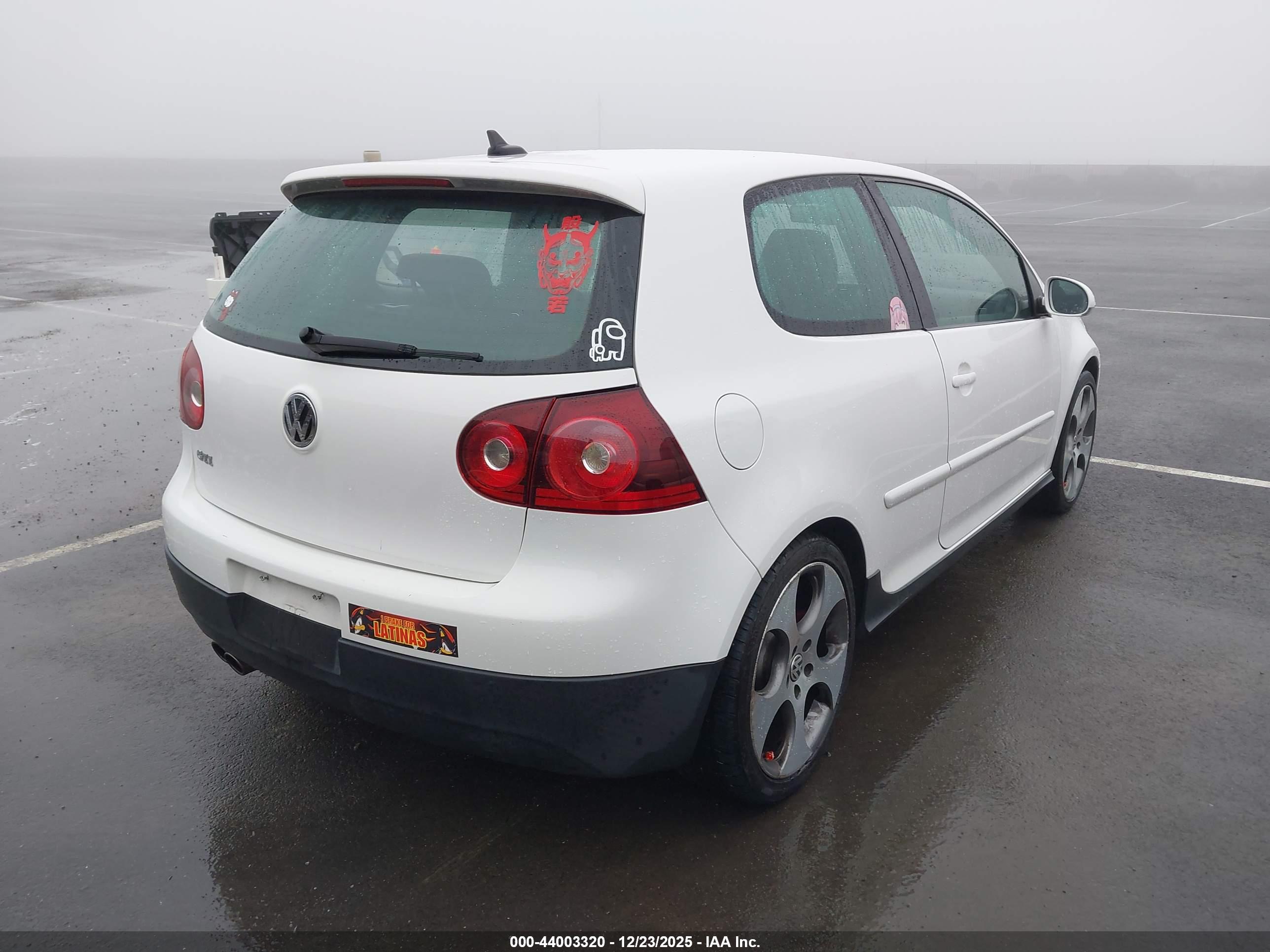 VOLKSWAGEN GTI image 4