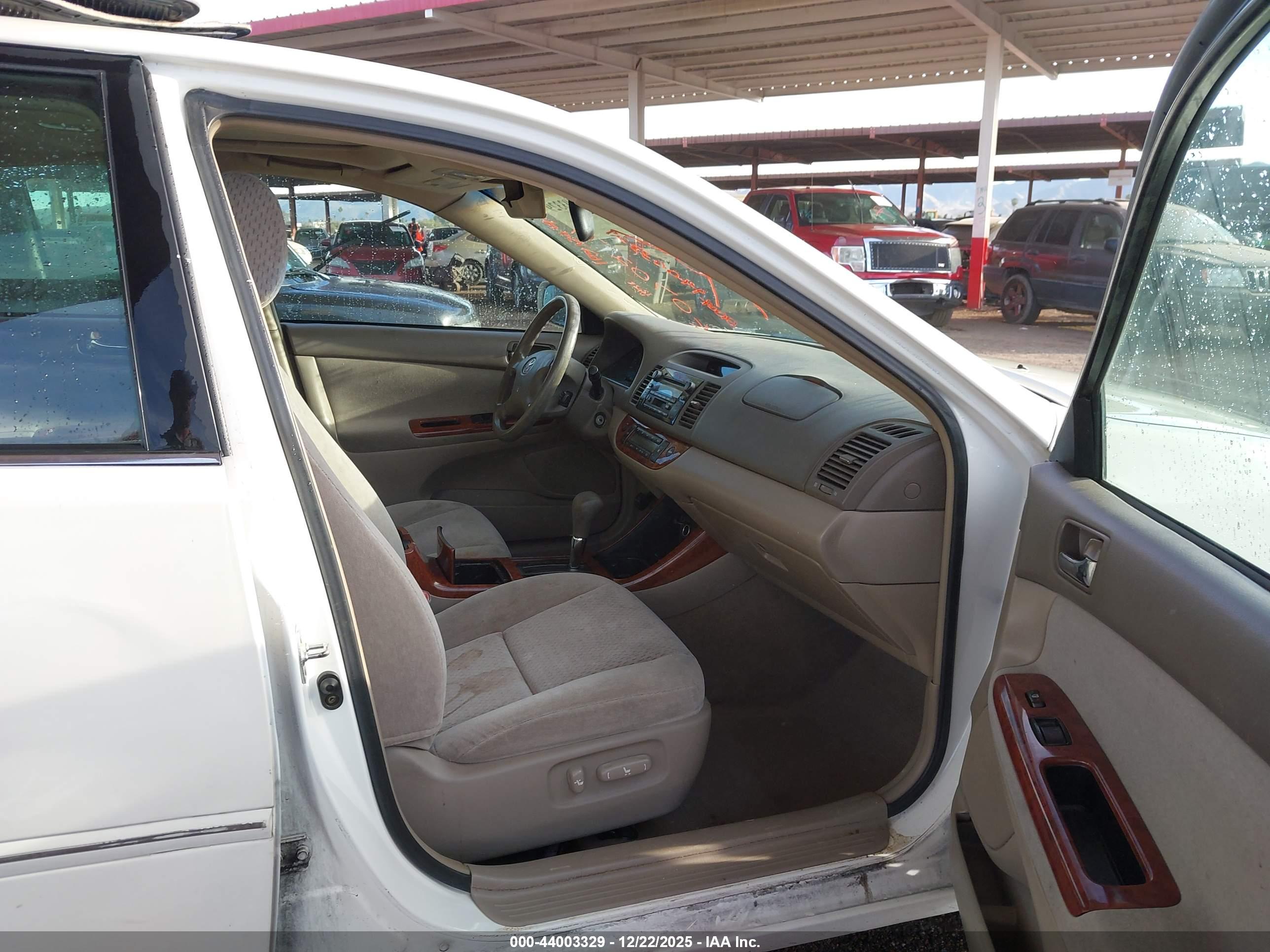 TOYOTA CAMRY image 5